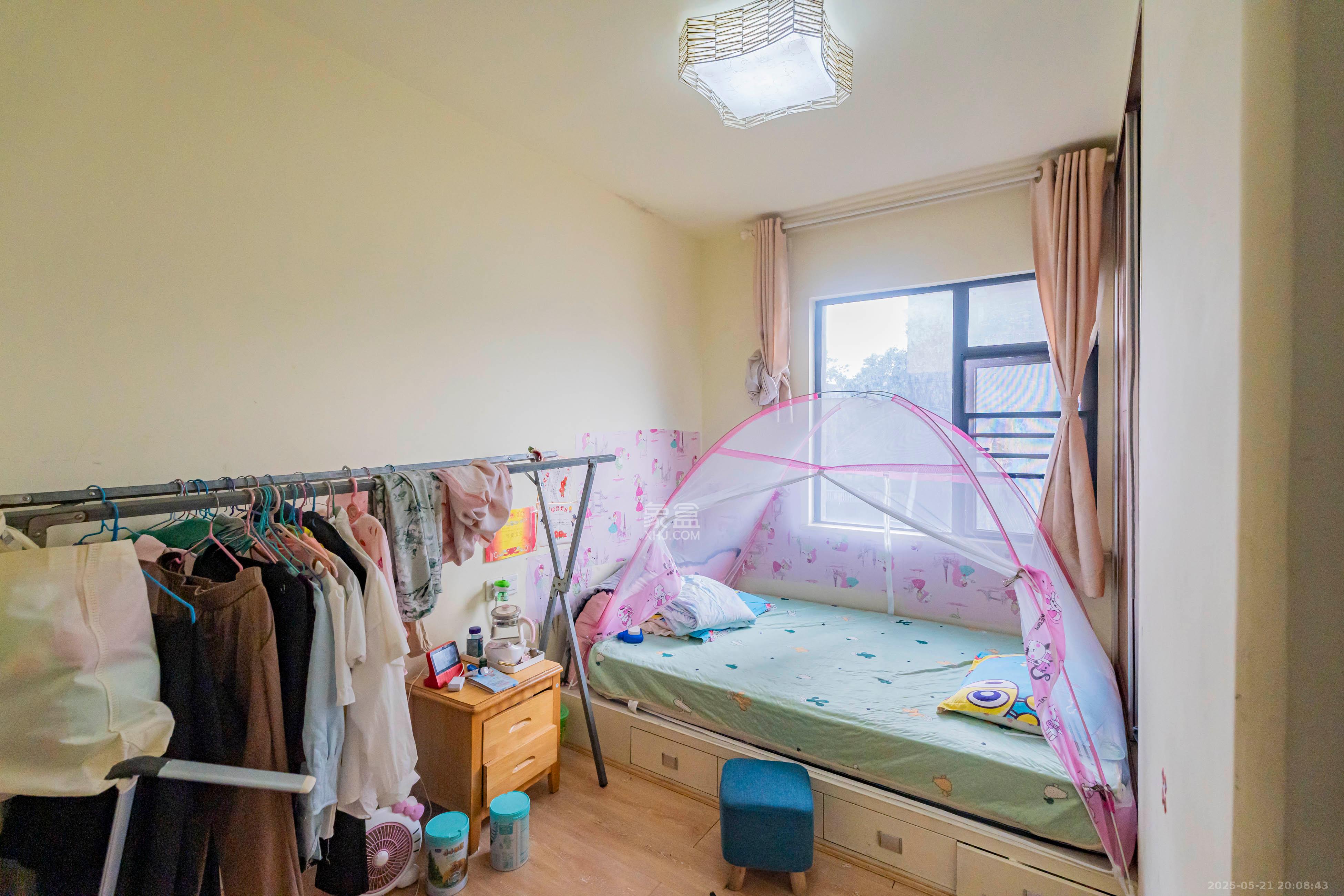 悦湖山 3室2厅1卫 80.0万 悦湖山 3室2厅1卫 80.0万卧室