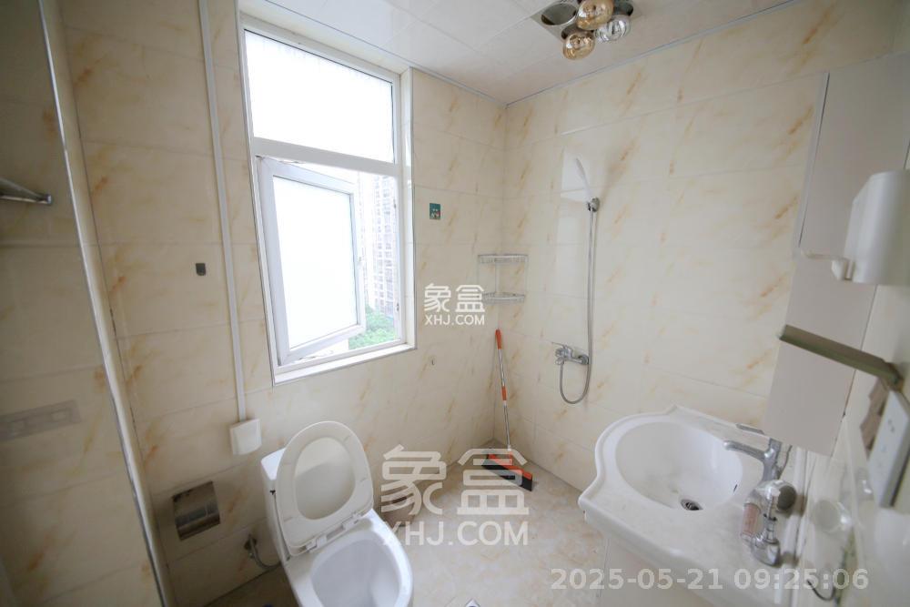 泊爱蓝湾 3室2厅2卫 3200.0元/月 泊爱蓝湾 3室2厅2卫 3200.0元/月室内图