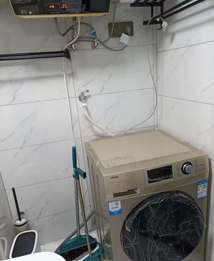 江岸公馆  1室1厅1卫    1300.0元/月 江岸公馆  1室1厅1卫    1300.0元/月室内图