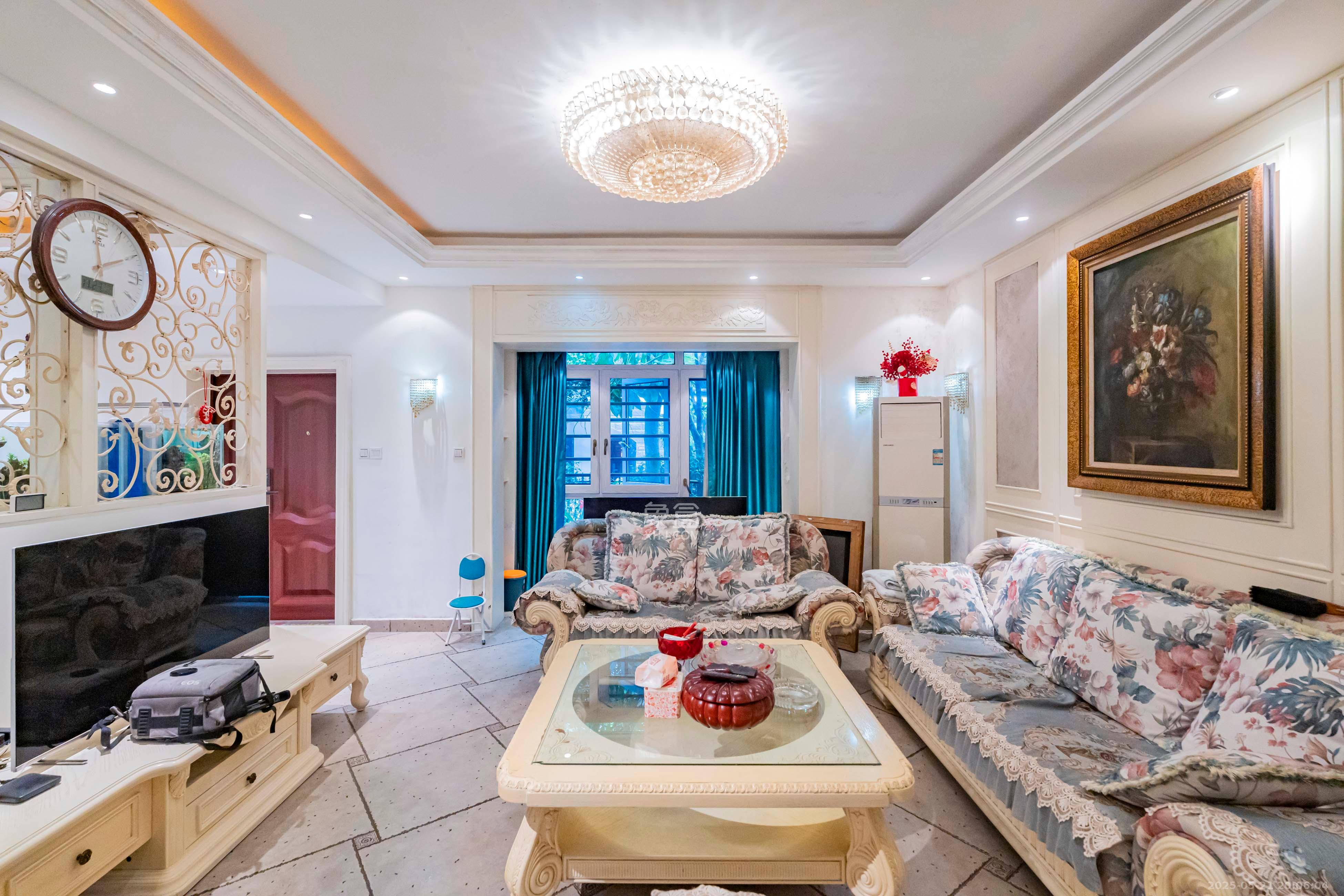 御景龙城  6室3厅4卫    238.0万 御景龙城  6室3厅4卫    238.0万客厅