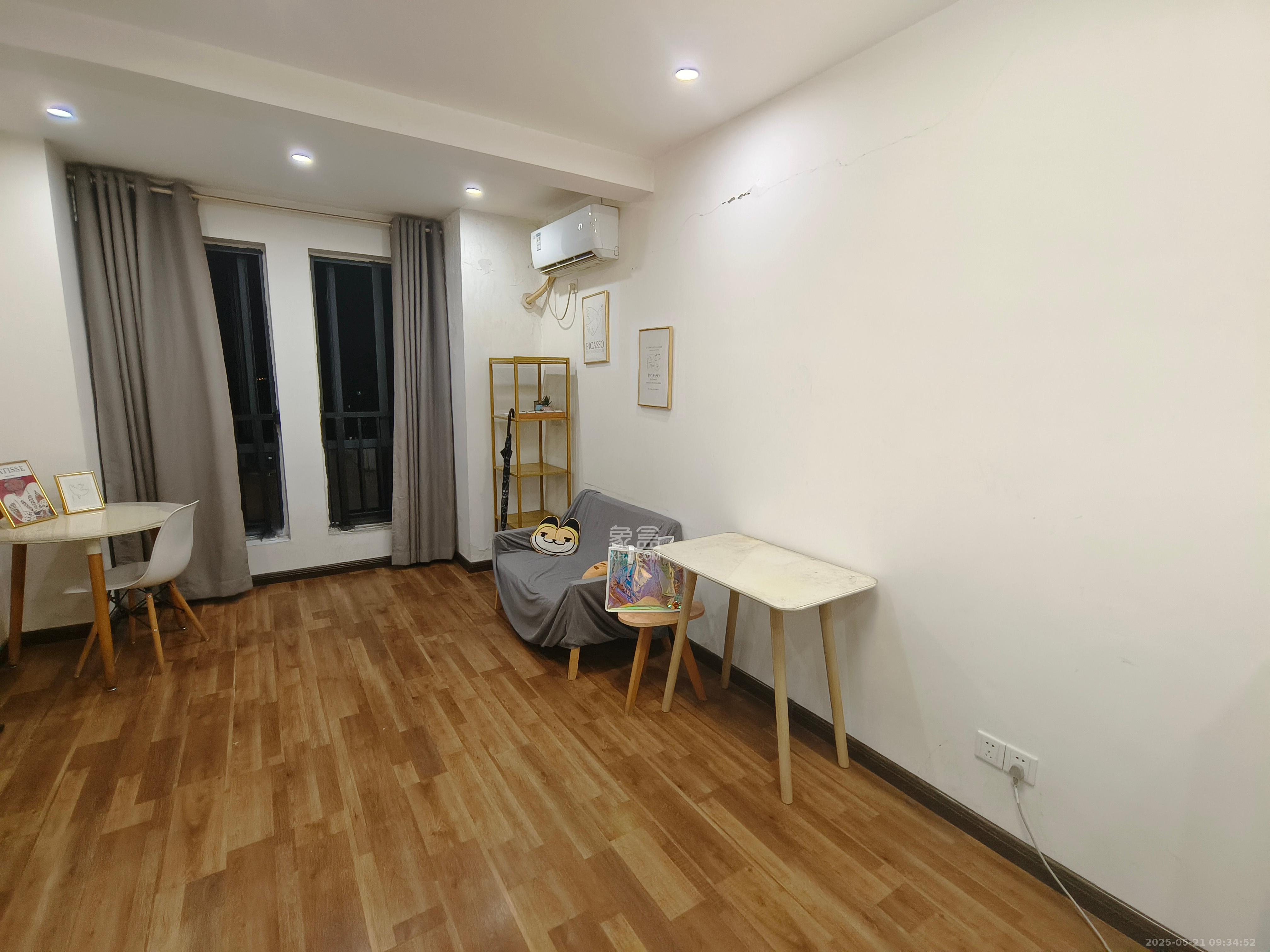 中建芙蓉工社  1室1厅1卫   1400.00元/月