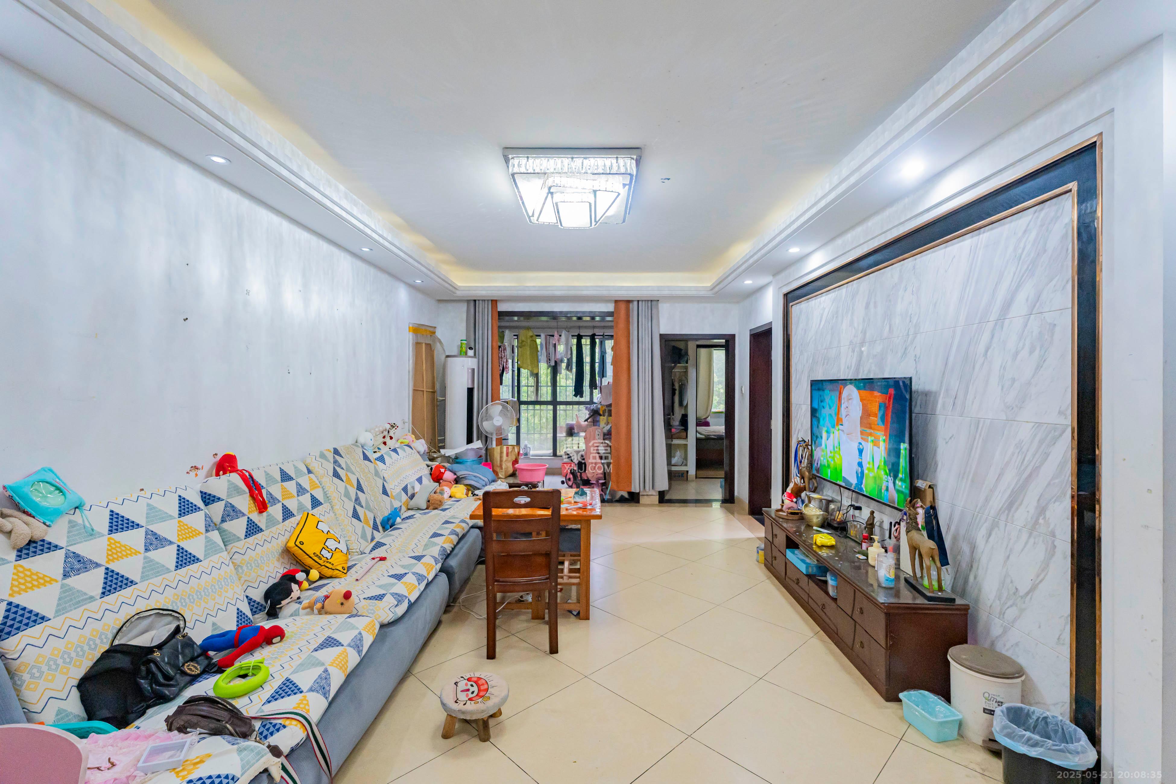 悦湖山 3室2厅1卫 80.0万 悦湖山 3室2厅1卫 80.0万客厅