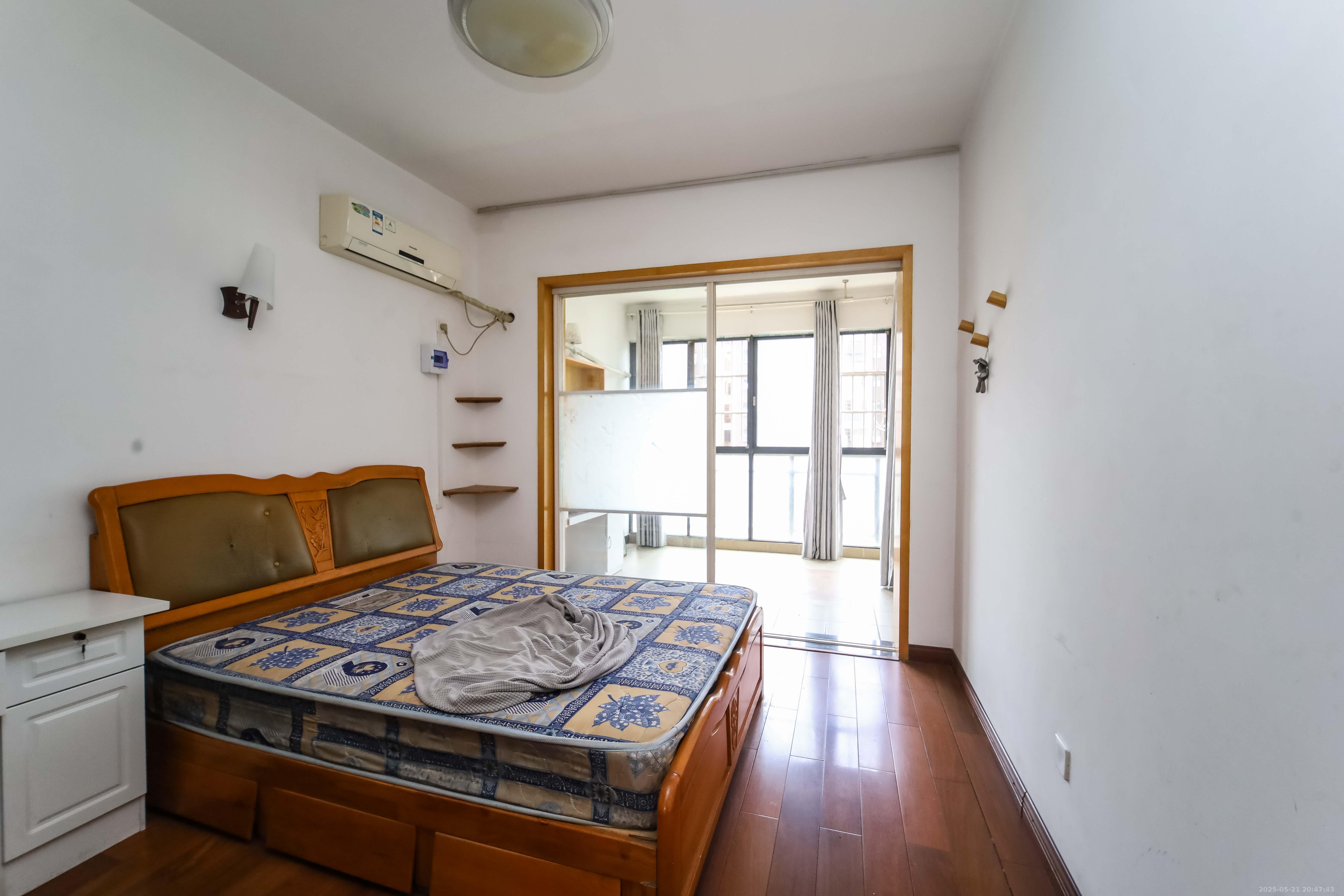 尚东紫郡  4室2厅2卫    116.0万 尚东紫郡  4室2厅2卫    116.0万卧室