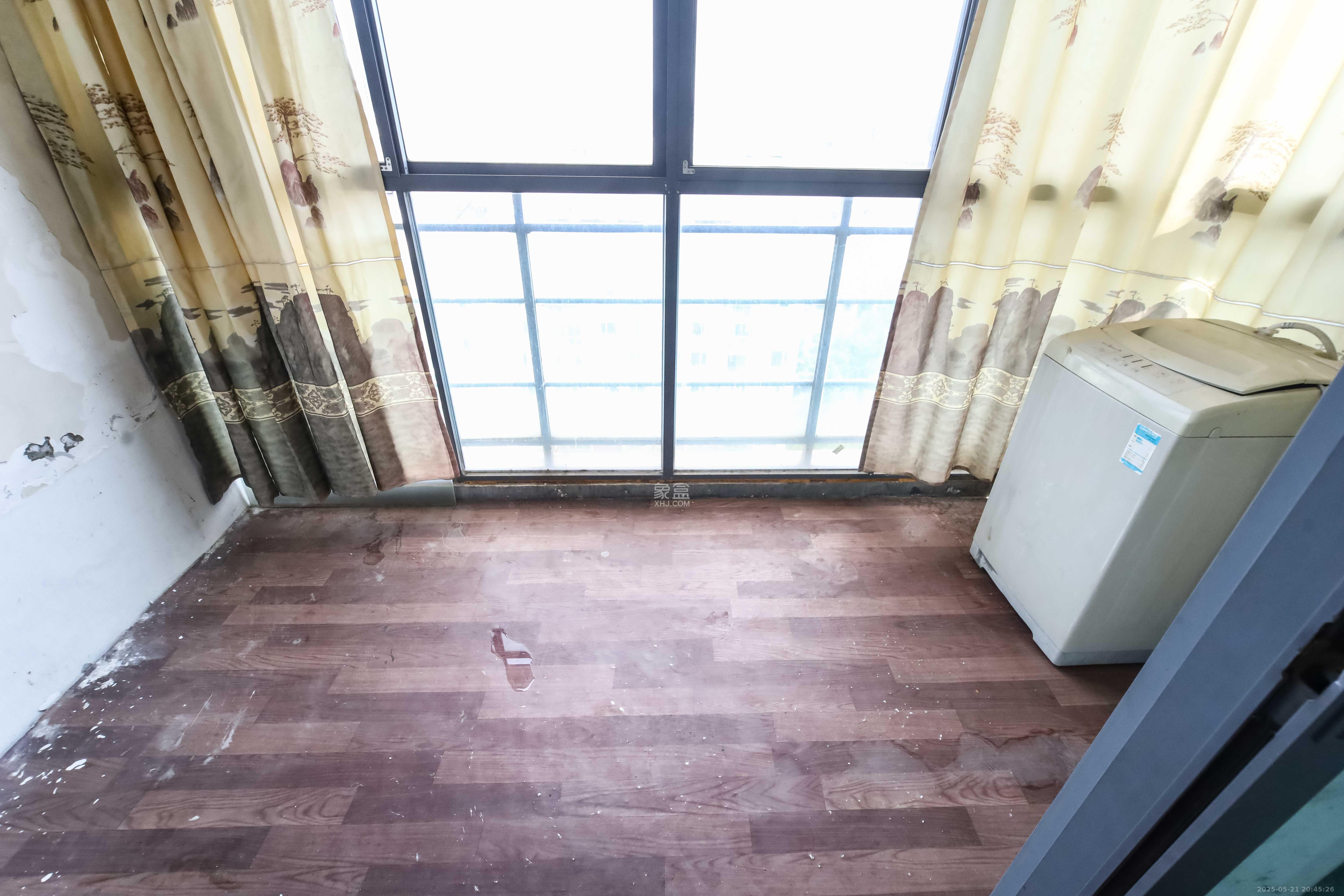 银港水晶城  2室2厅1卫    66.0万 银港水晶城  2室2厅1卫    66.0万阳台