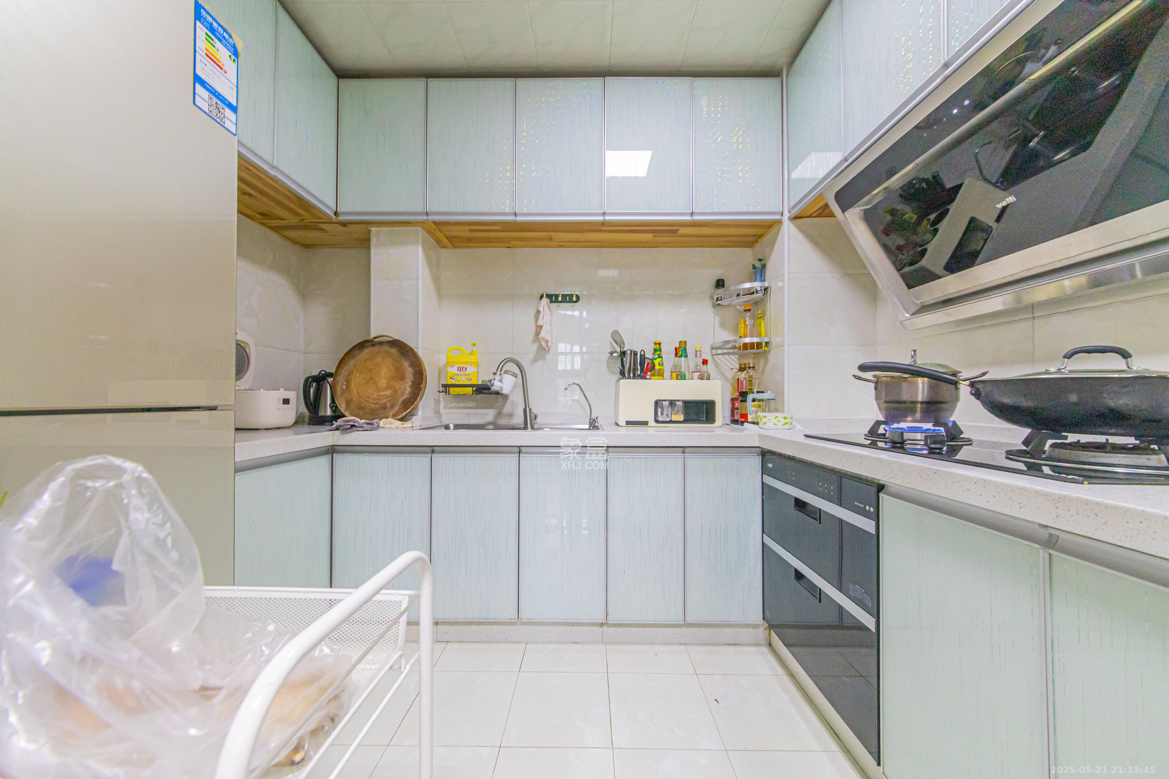 九峰远见 2室2厅1卫 90.0万 九峰远见 2室2厅1卫 90.0万厨房