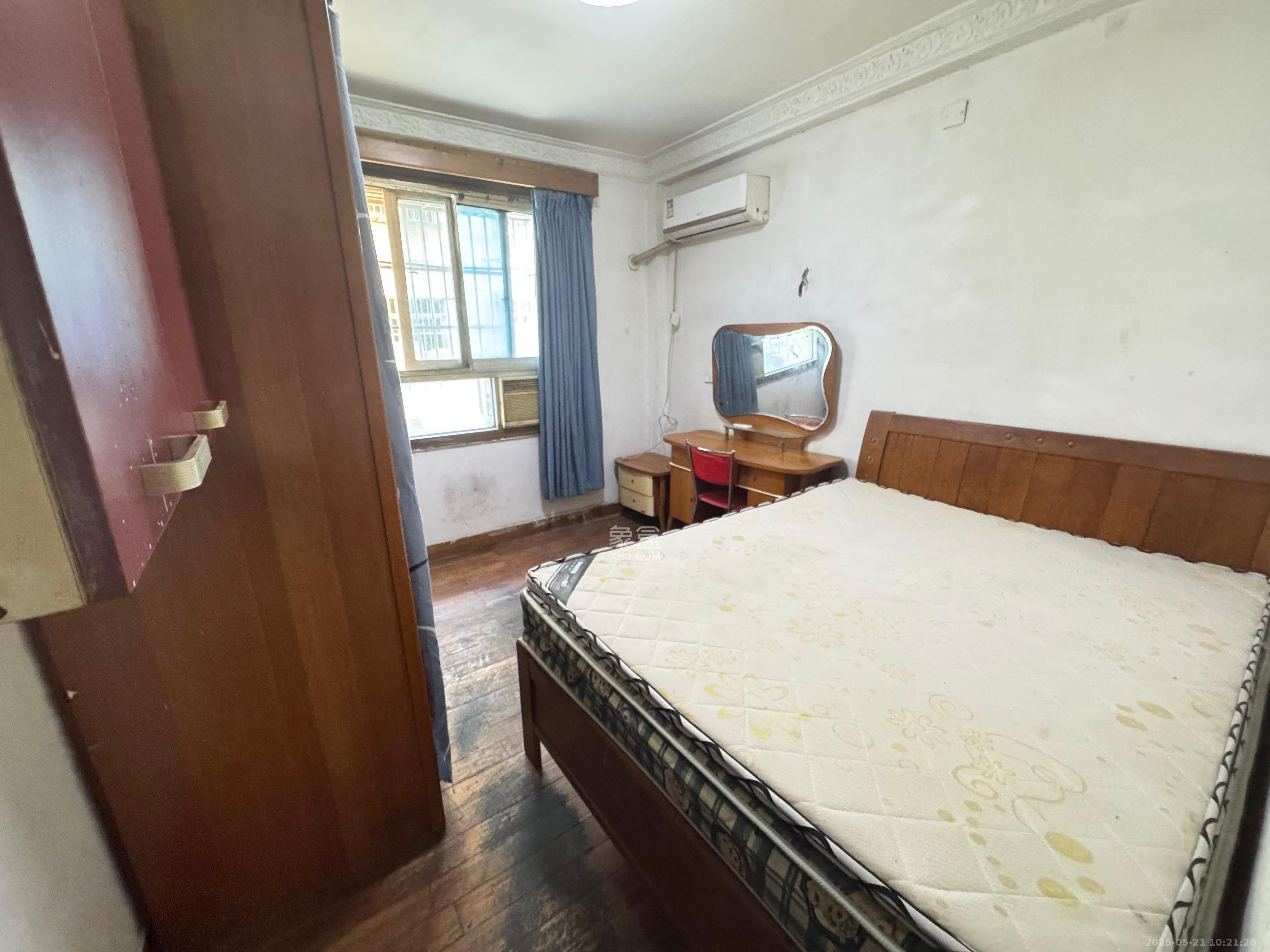 通泰街商居楼 3室2厅1卫 2100.0元/月 通泰街商居楼 3室2厅1卫 2100.0元/月室内图