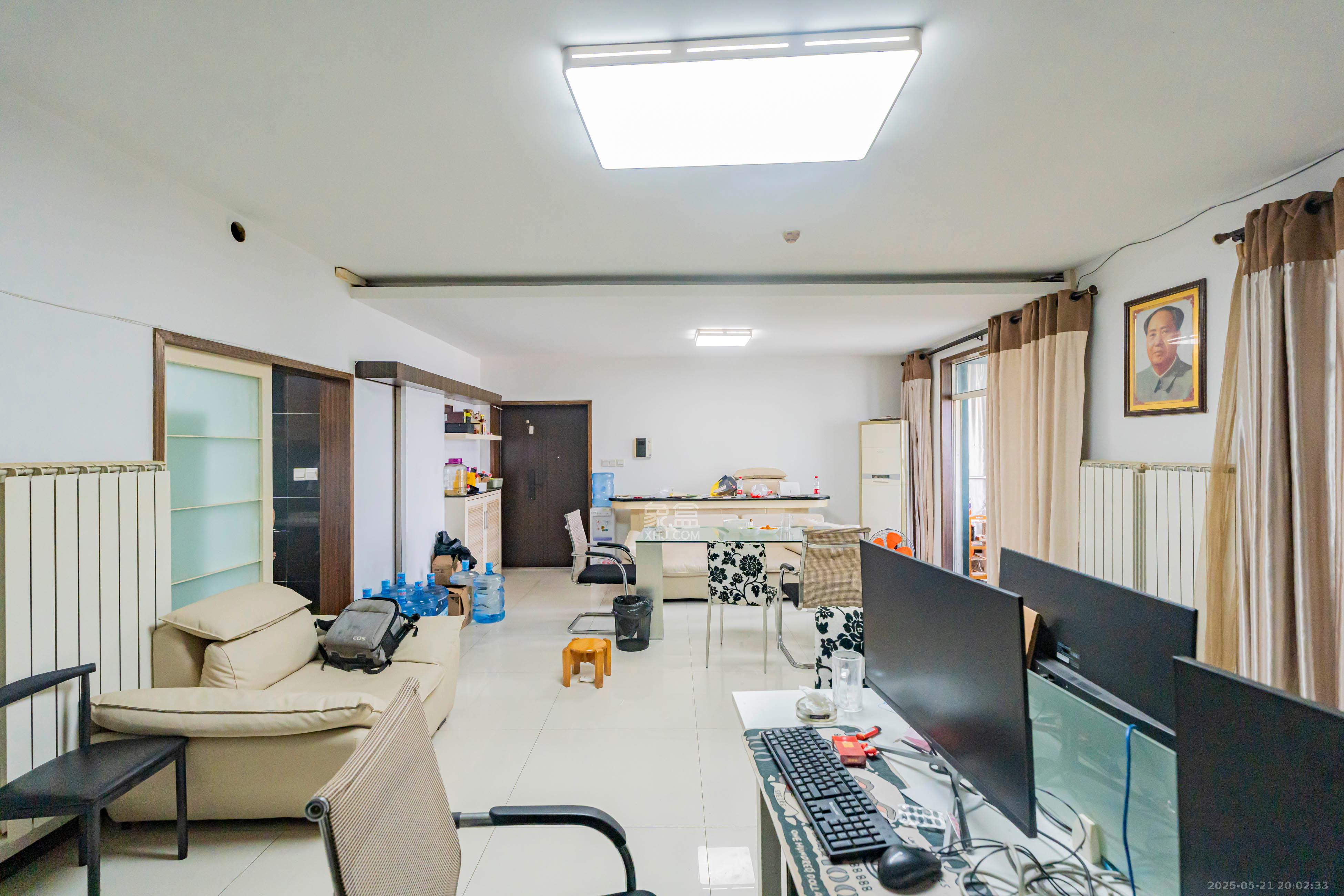 华盛新外滩 4室1厅2卫 290.0万 华盛新外滩 4室1厅2卫 290.0万客厅