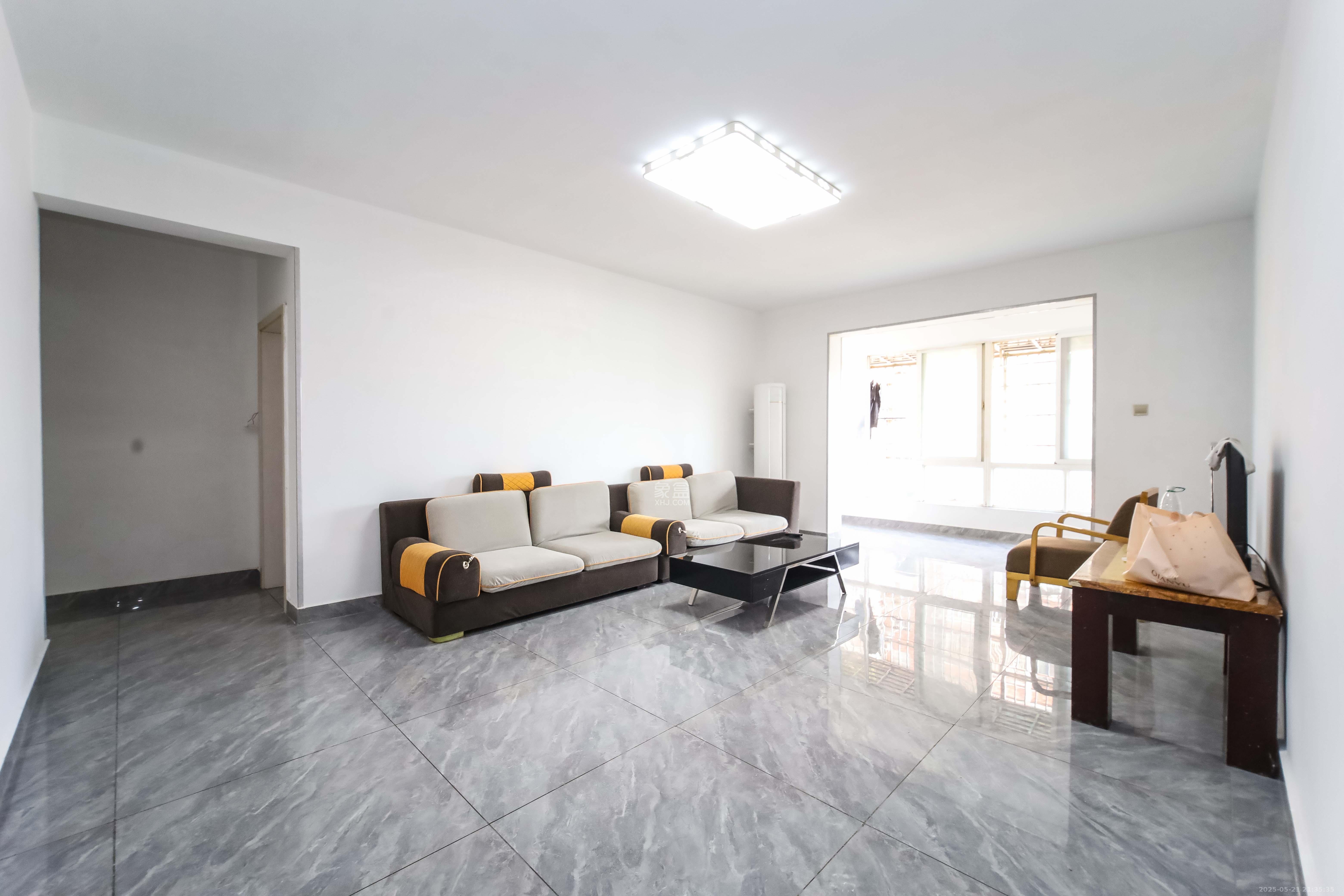 东门壹号家园 3室2厅2卫 86.0万 东门壹号家园 3室2厅2卫 86.0万客厅