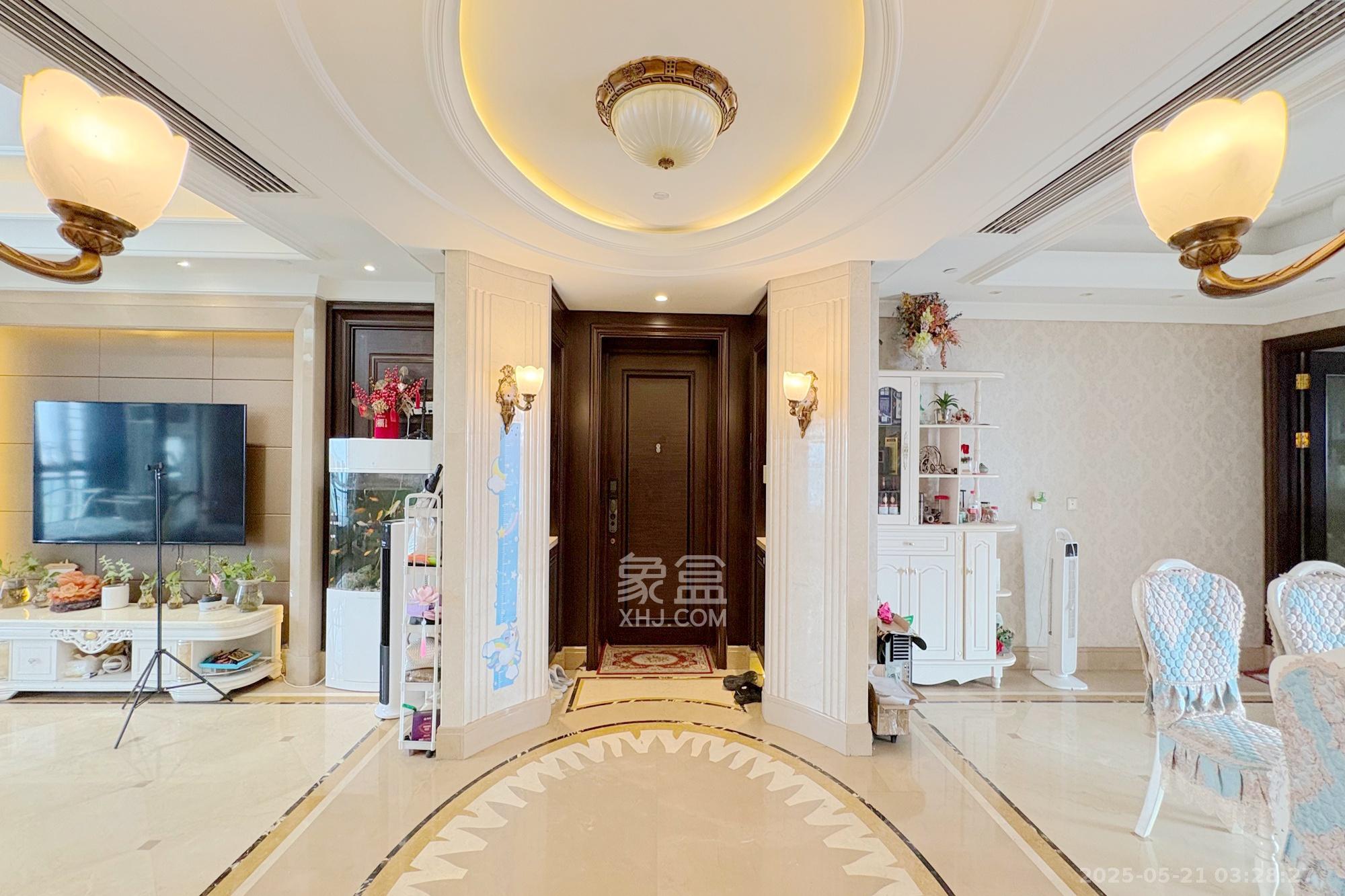 华远隆玺  4室2厅0卫    528.0万 华远隆玺  4室2厅0卫    528.0万客厅