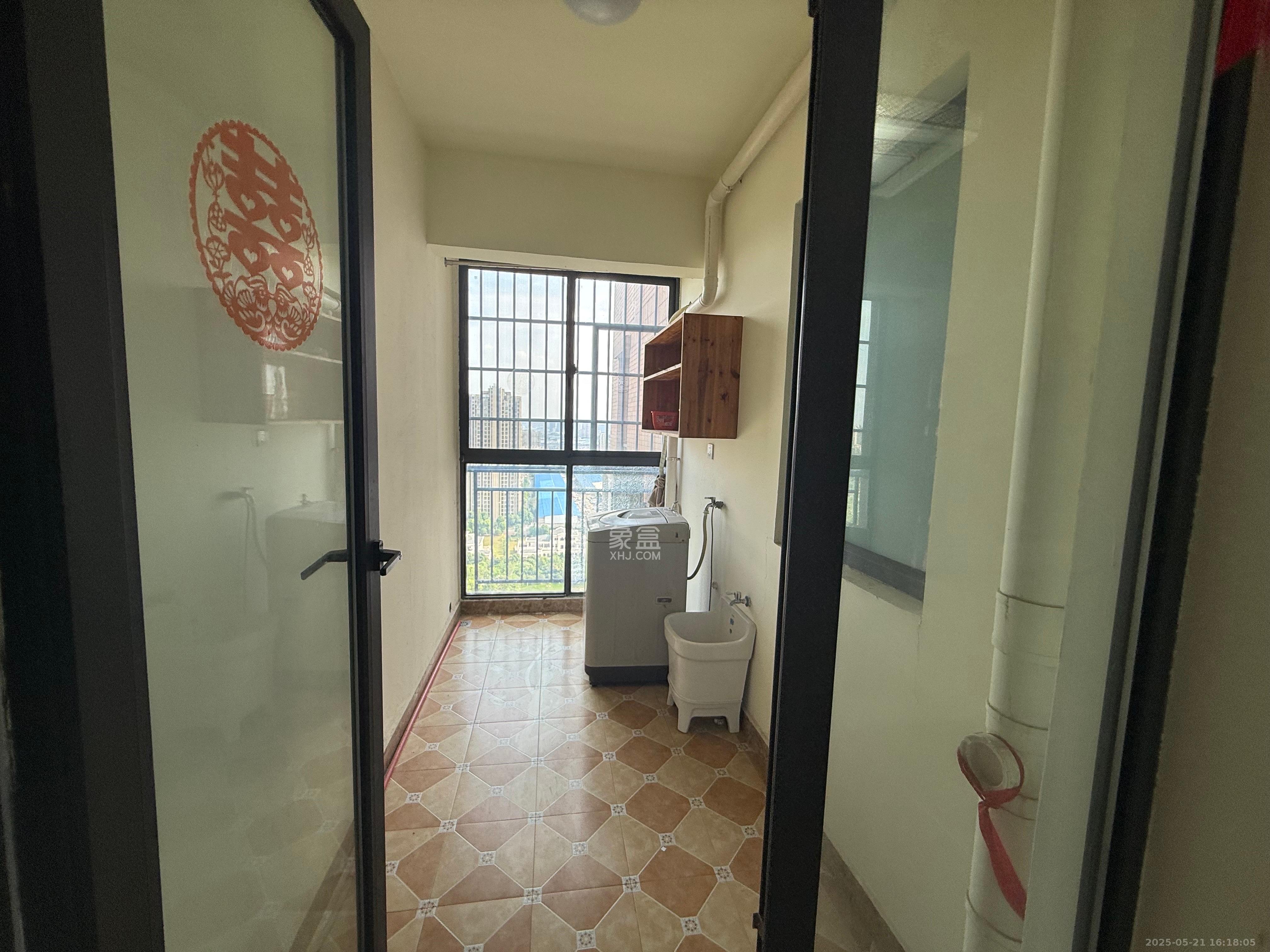 三一街区 3室2厅1卫 2100.0元/月 三一街区 3室2厅1卫 2100.0元/月室内图