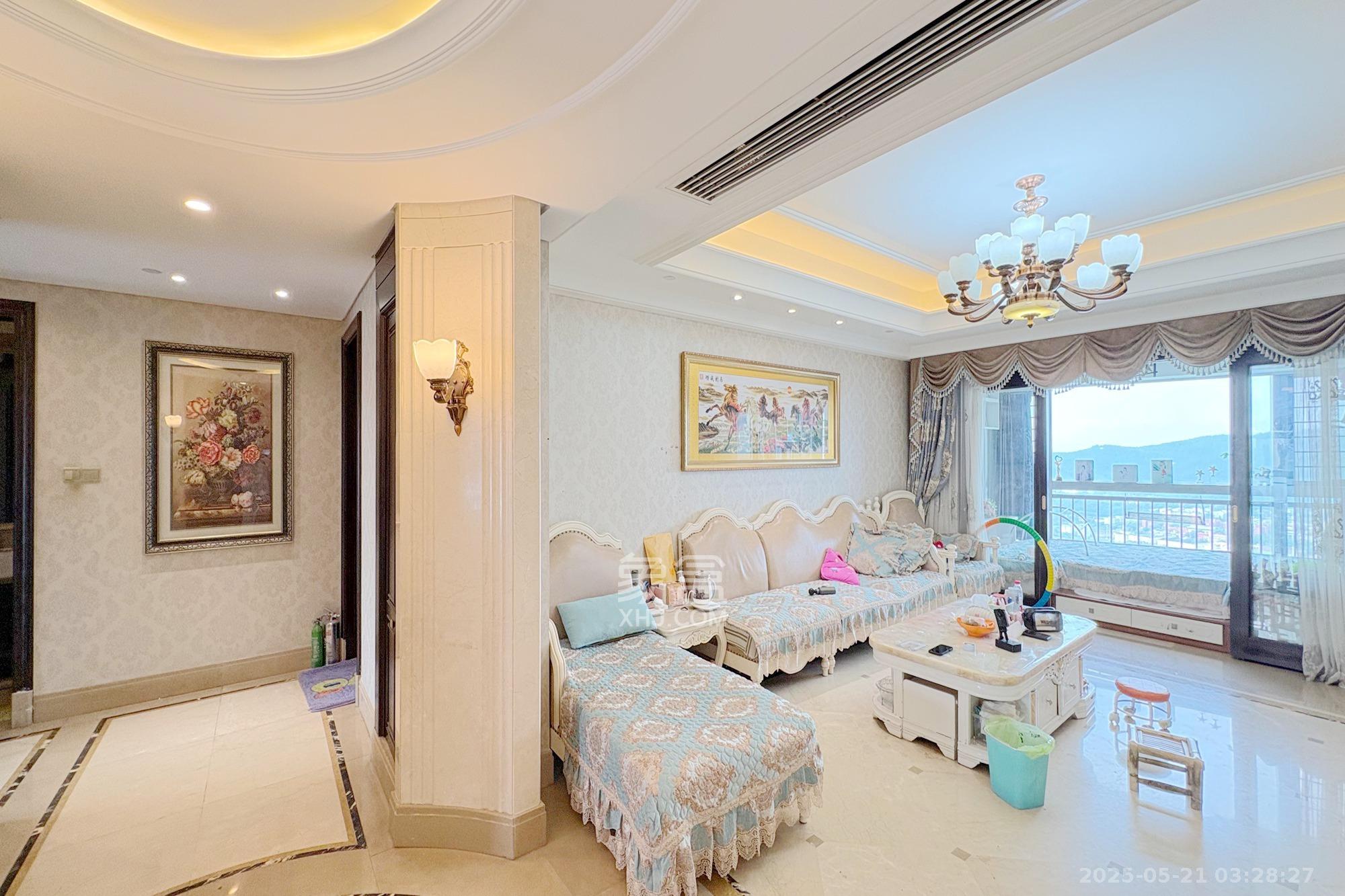 华远隆玺  4室2厅0卫    528.0万 华远隆玺  4室2厅0卫    528.0万客厅