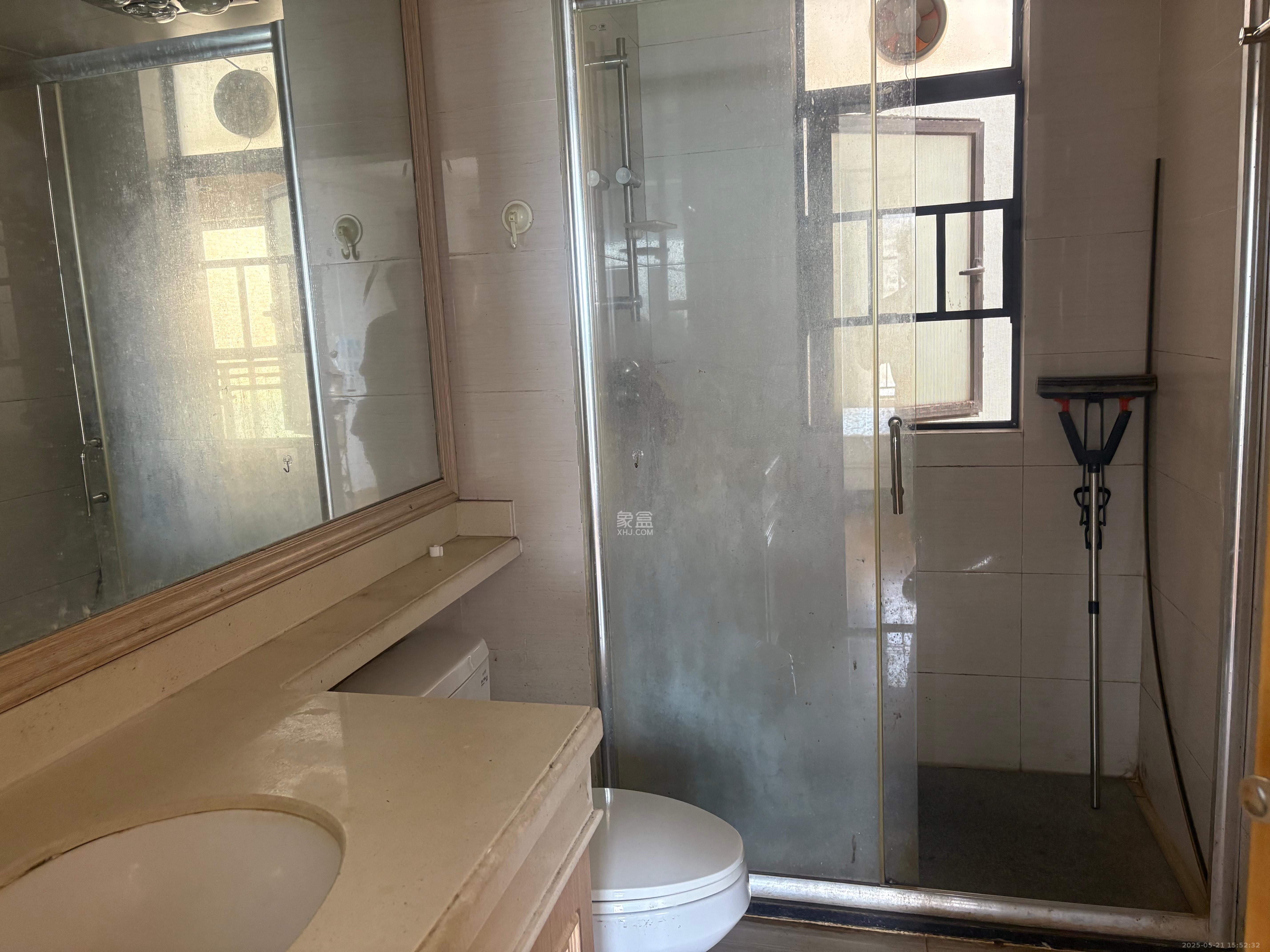 中海国际三期 3室2厅2卫 2100.0元/月 中海国际三期 3室2厅2卫 2100.0元/月室内图