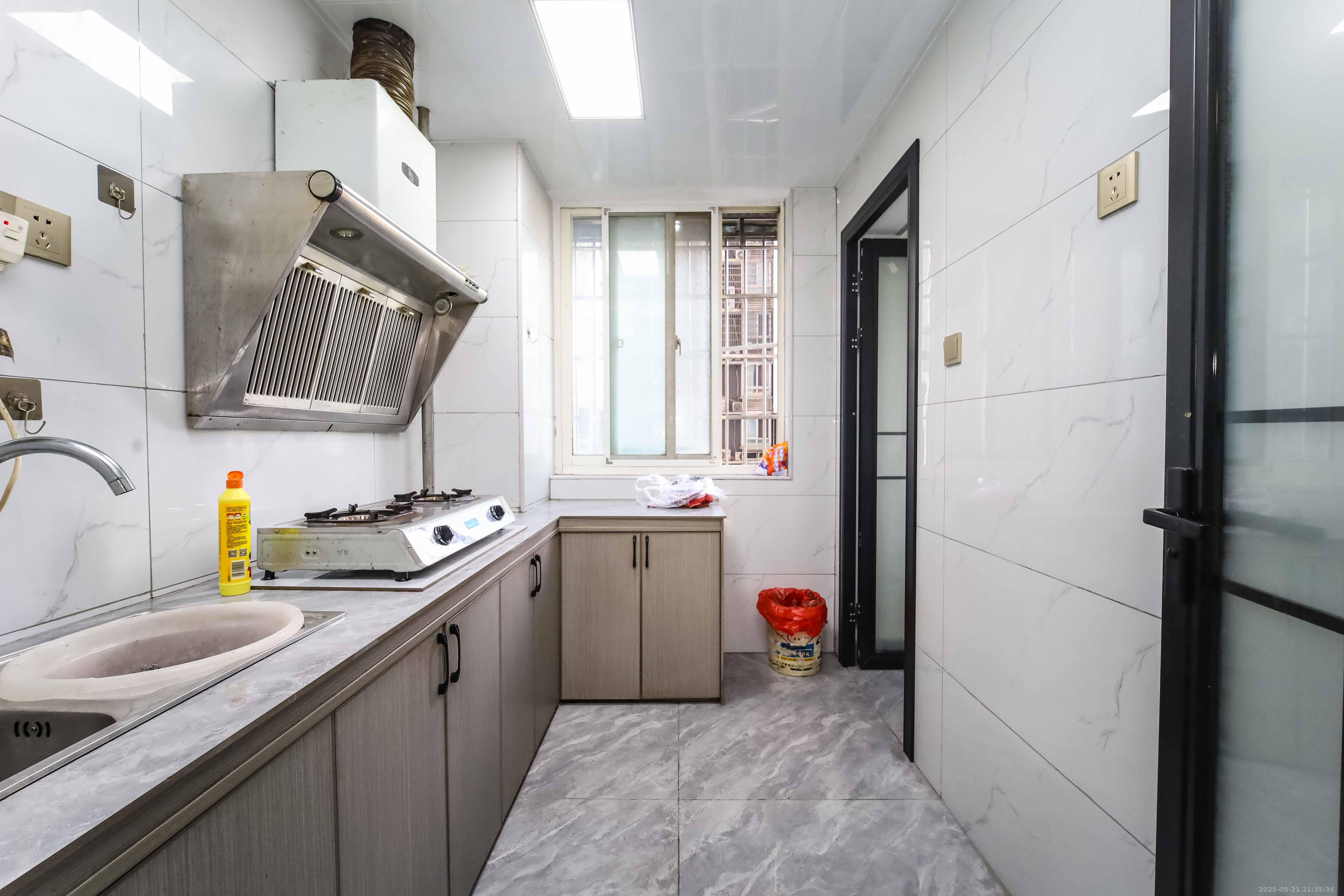 东门壹号家园 3室2厅2卫 86.0万 东门壹号家园 3室2厅2卫 86.0万厨房