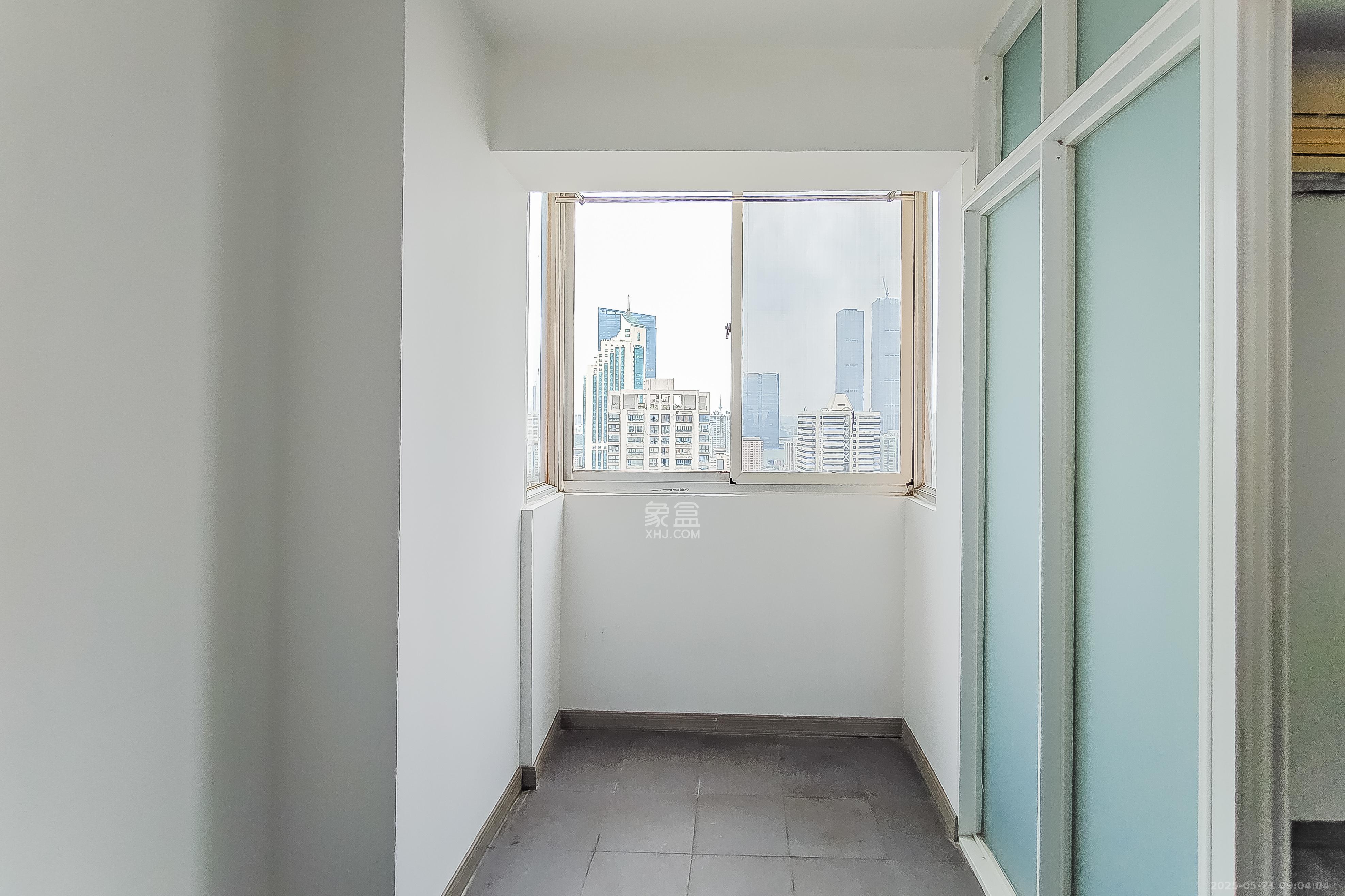 宏景名厦 2室1厅2卫 52.0万 宏景名厦 2室1厅2卫 52.0万阳台