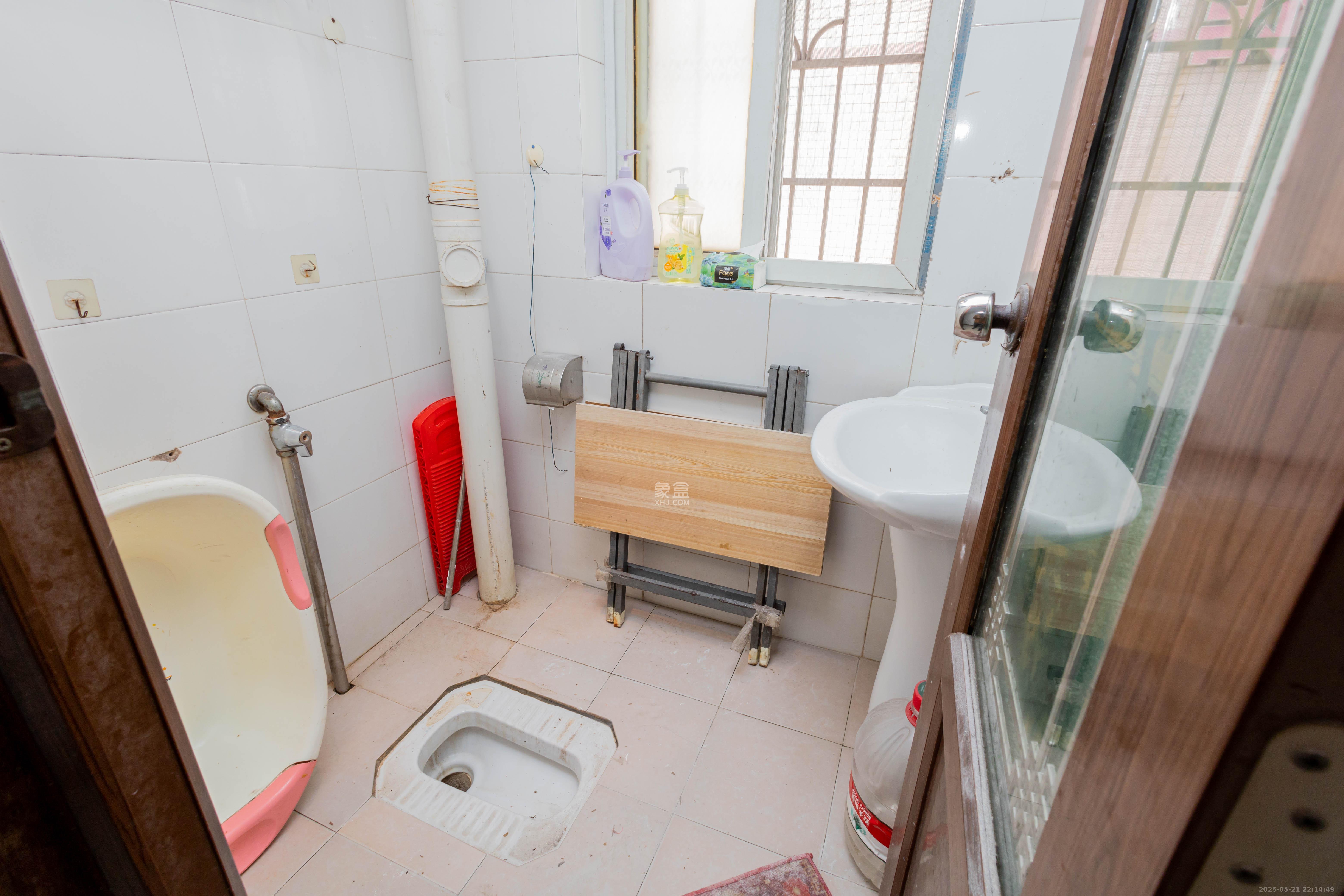 泉塘小区  1室1厅1卫    25.8万卫生间