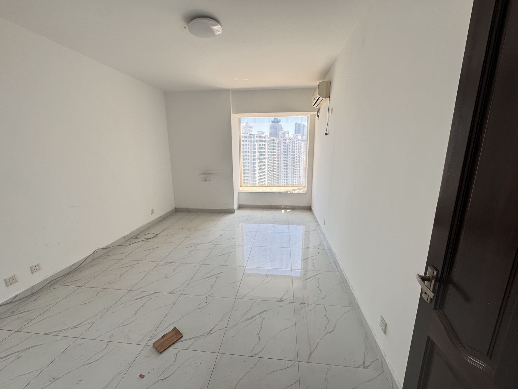 半山花园 5室2厅2卫 5300.0元/月 半山花园 5室2厅2卫 5300.0元/月室内图