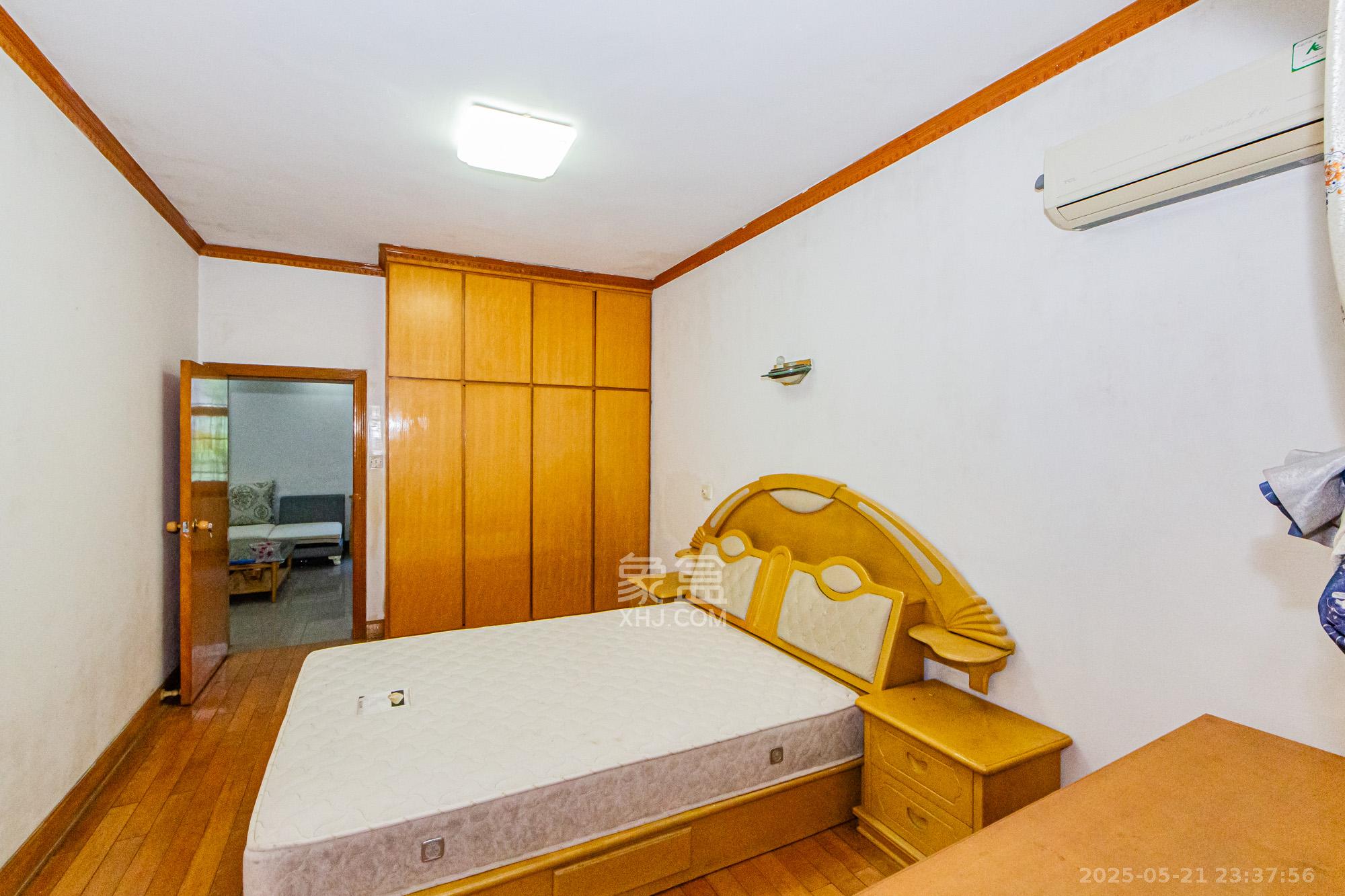 江南苑  3室2厅2卫    79.8万卧室