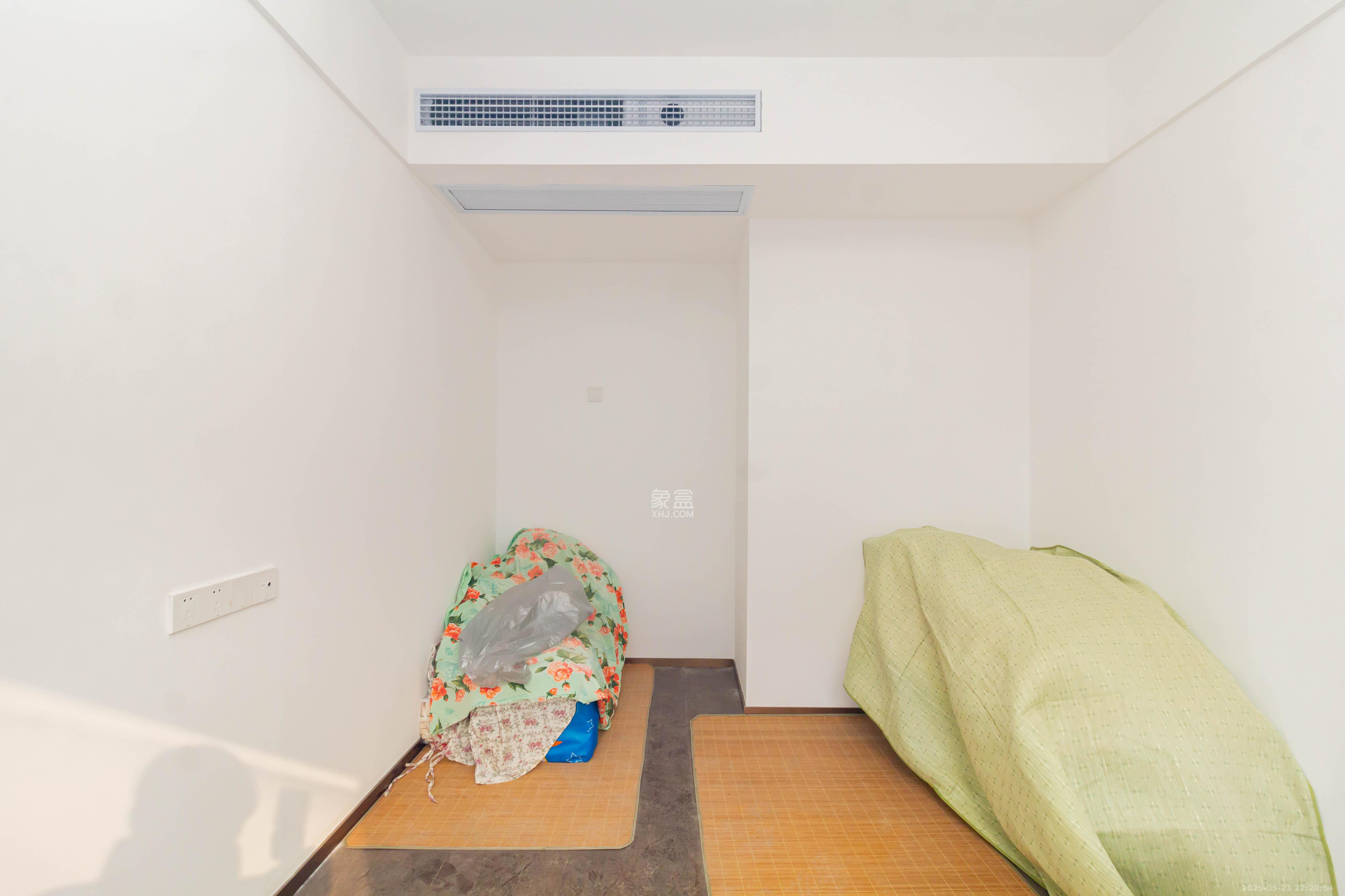 金茂建发观悦  4室2厅2卫   275.00万卧室