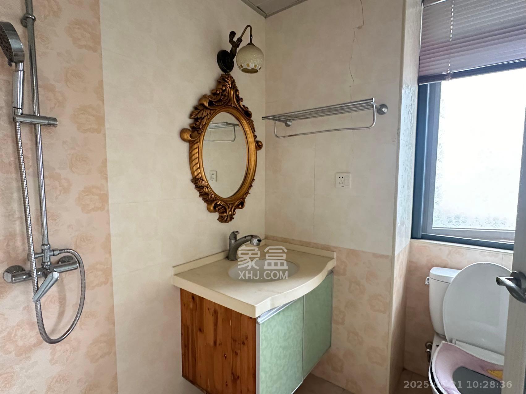 藏珑湖上国际花园 1室2厅1卫 3500.0元/月 藏珑湖上国际花园 1室2厅1卫 3500.0元/月室内图