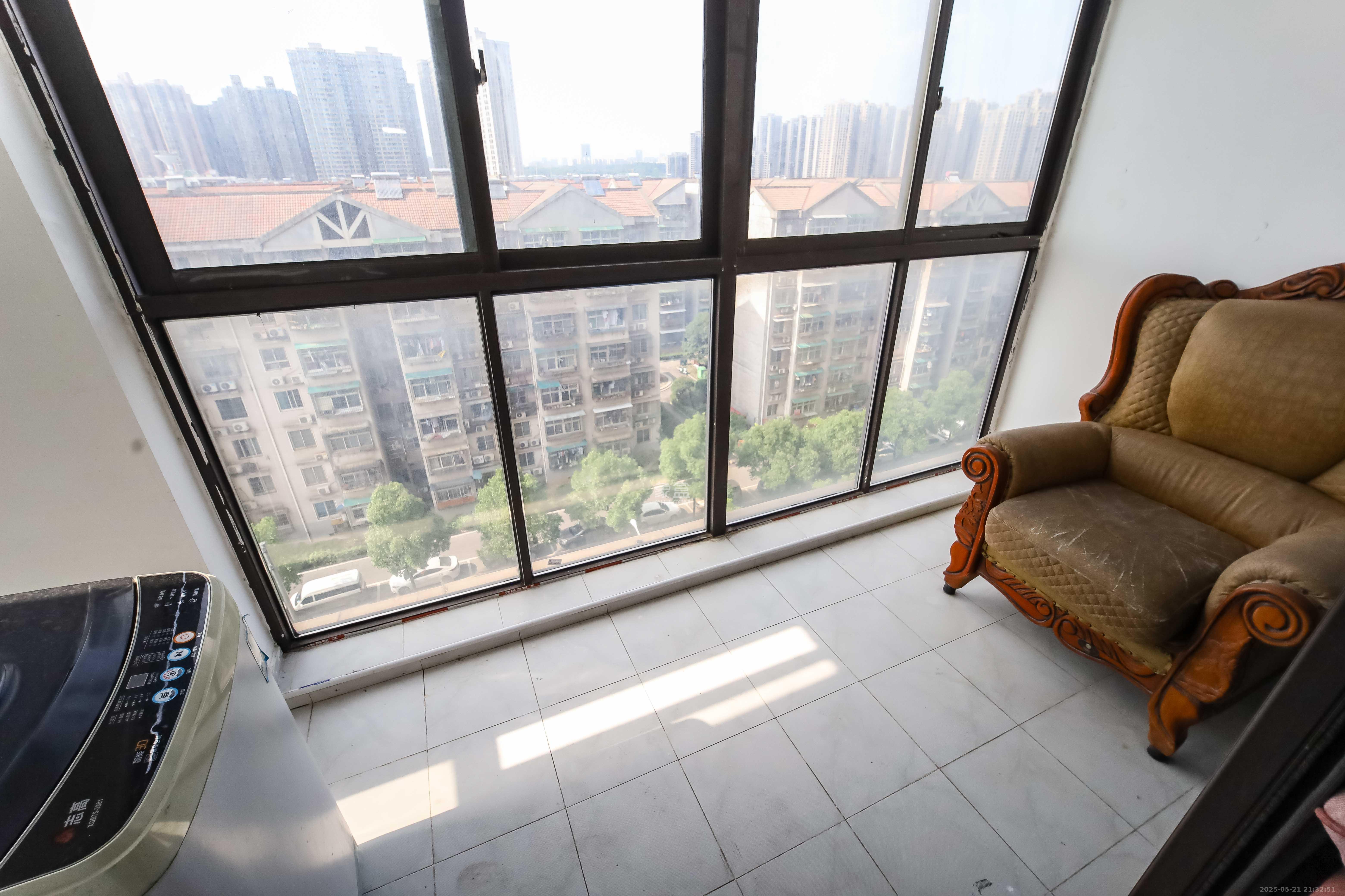 中欣楚天熙苑 1室2厅2卫 100.0万 中欣楚天熙苑 1室2厅2卫 100.0万阳台