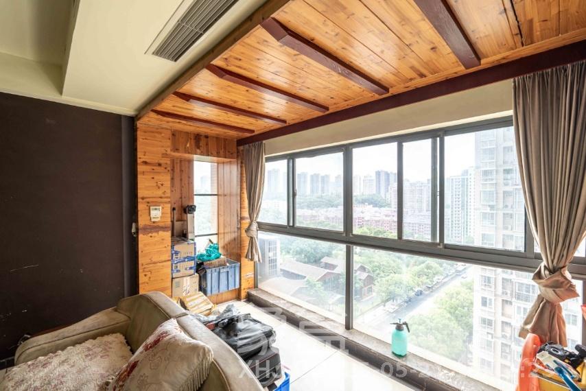 中城丽景香山园  3室2厅2卫    2600.0元/月室内图