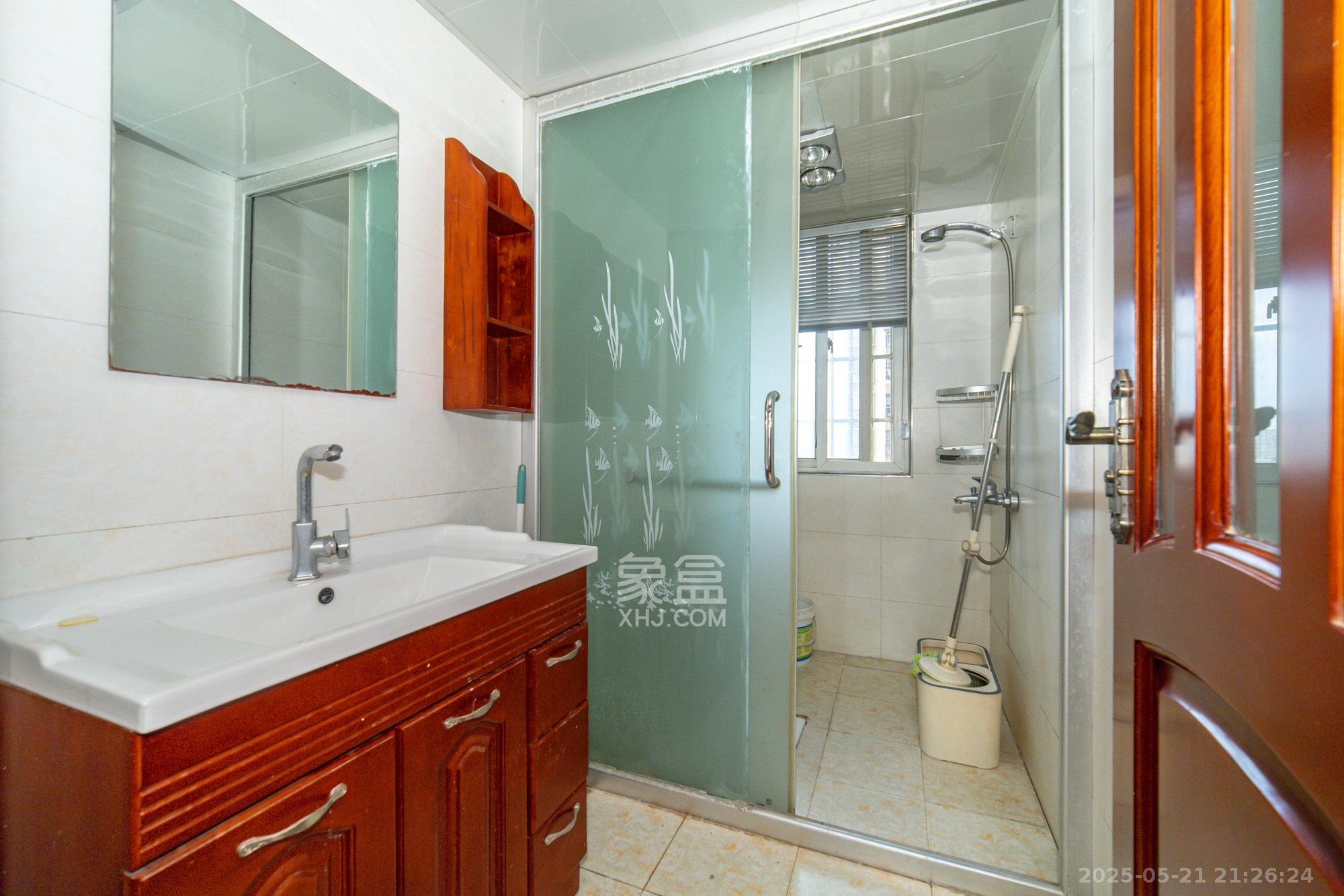 楚天世纪城东苑  4室2厅2卫    70.8万 楚天世纪城东苑  4室2厅2卫    70.8万卫生间