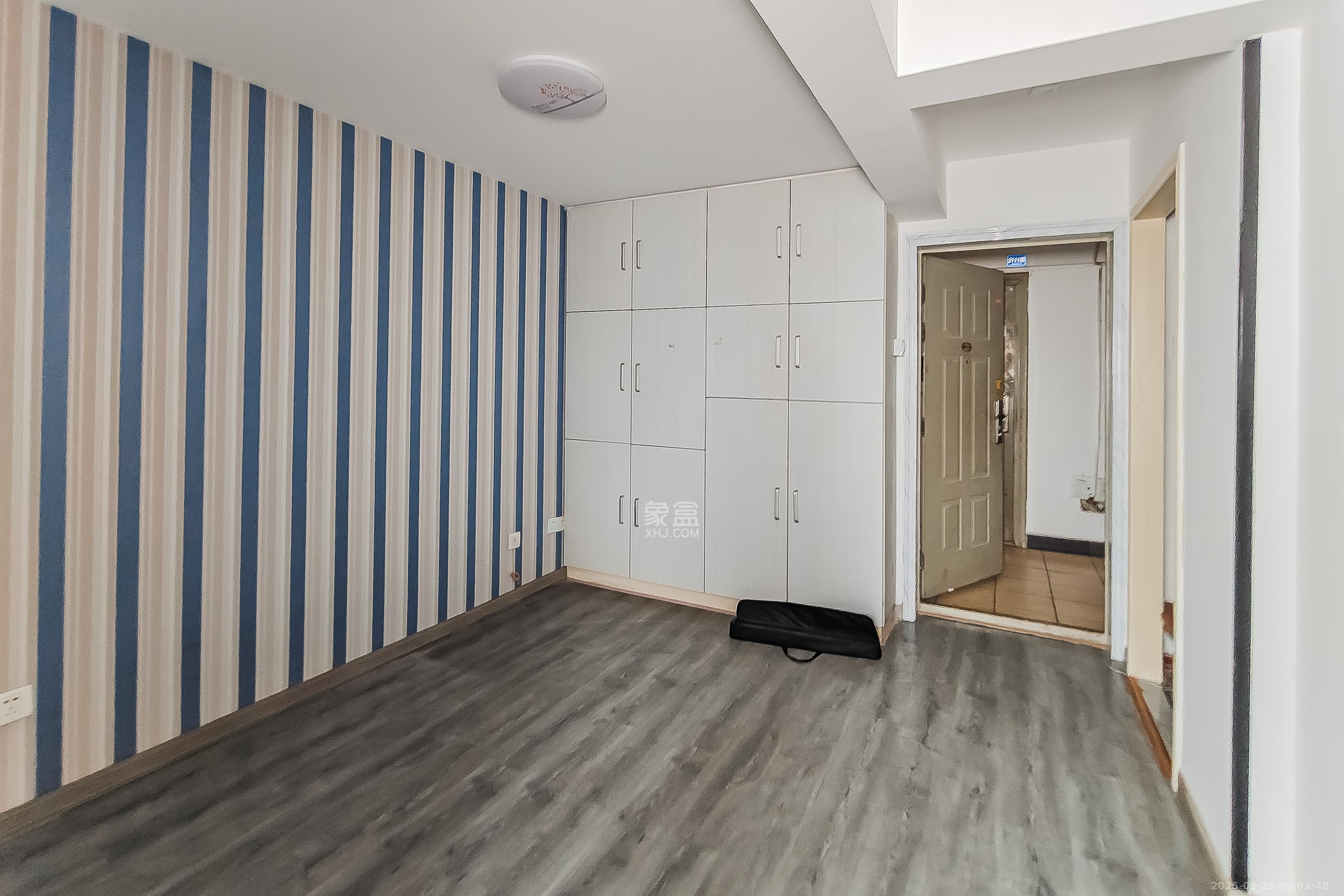 宏景名厦 2室1厅2卫 52.0万 宏景名厦 2室1厅2卫 52.0万客厅