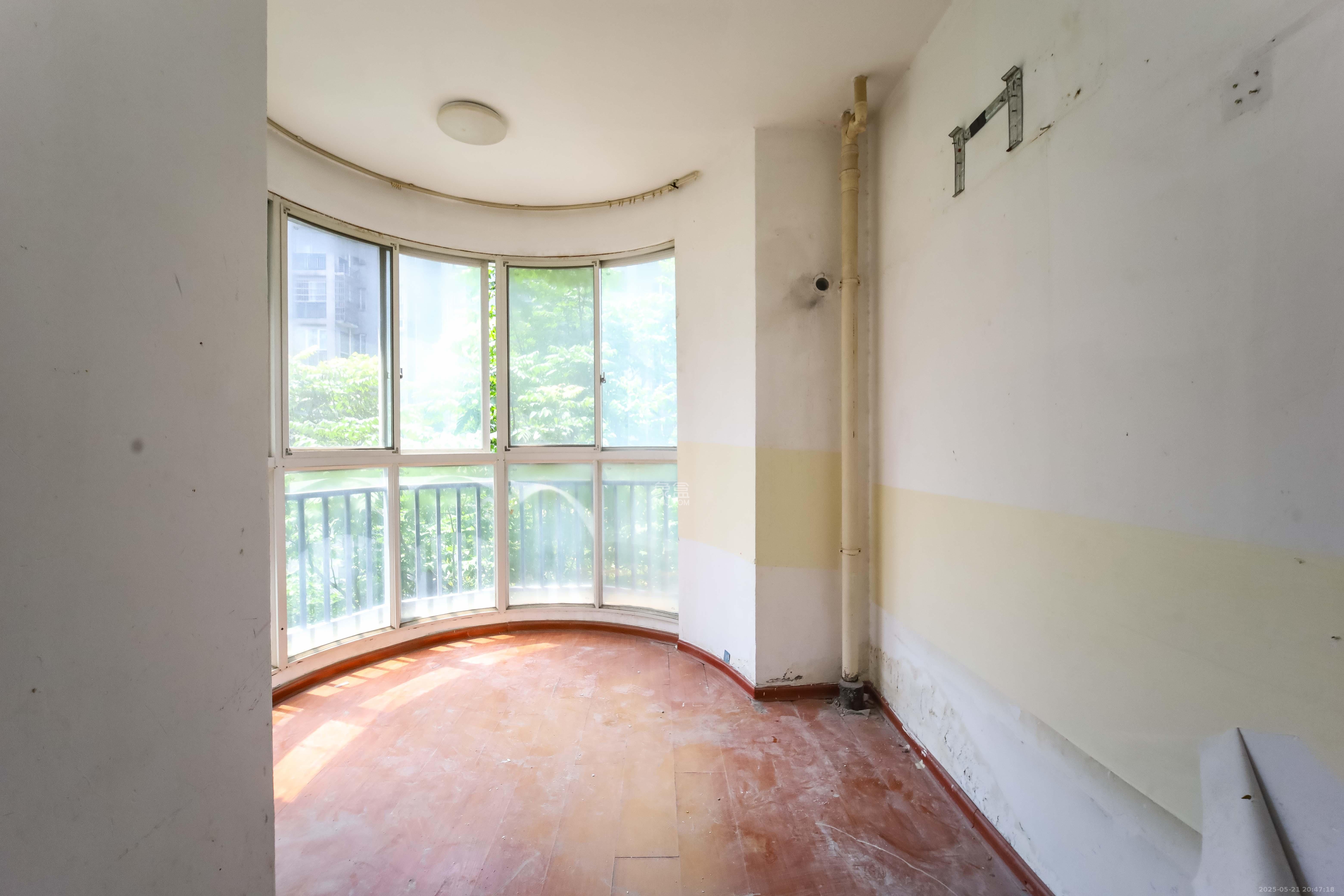 长房东郡  4室2厅2卫    210.0万 长房东郡  4室2厅2卫    210.0万阳台