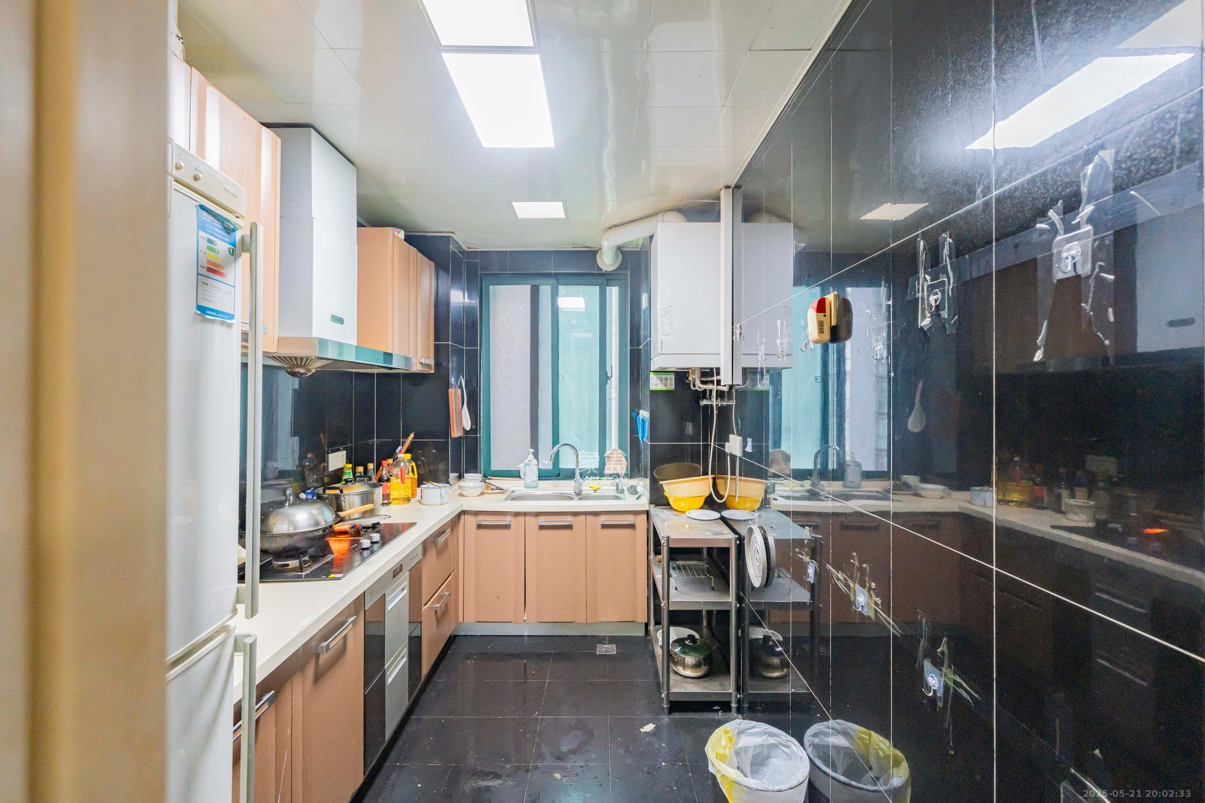 华盛新外滩 4室1厅2卫 290.0万 华盛新外滩 4室1厅2卫 290.0万厨房