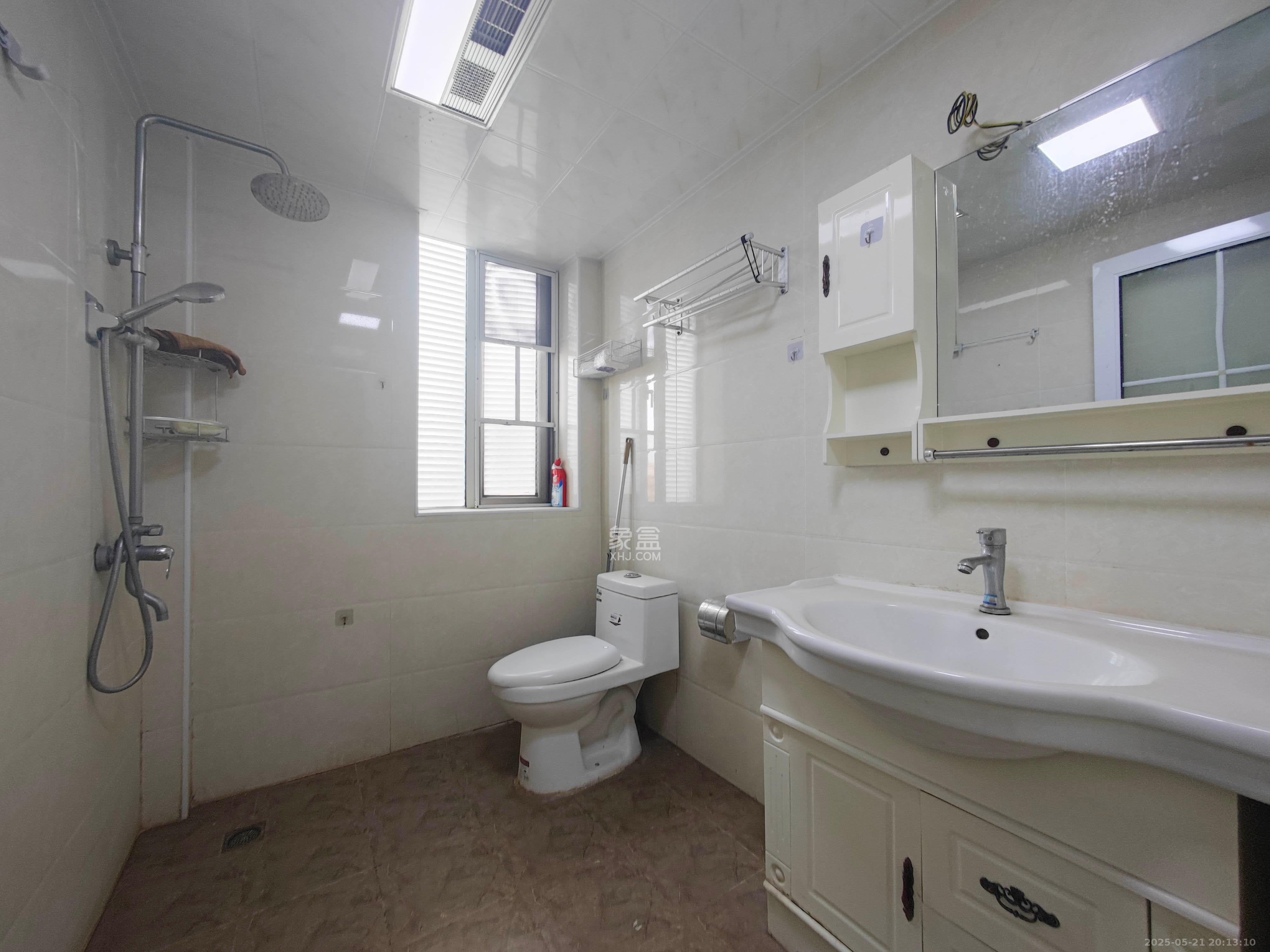 五矿万境水岸一期(万境水岸嘉苑) 3室2厅2卫 135.8万 五矿万境水岸一期(万境水岸嘉苑) 3室2厅2卫 135.8万卫生间