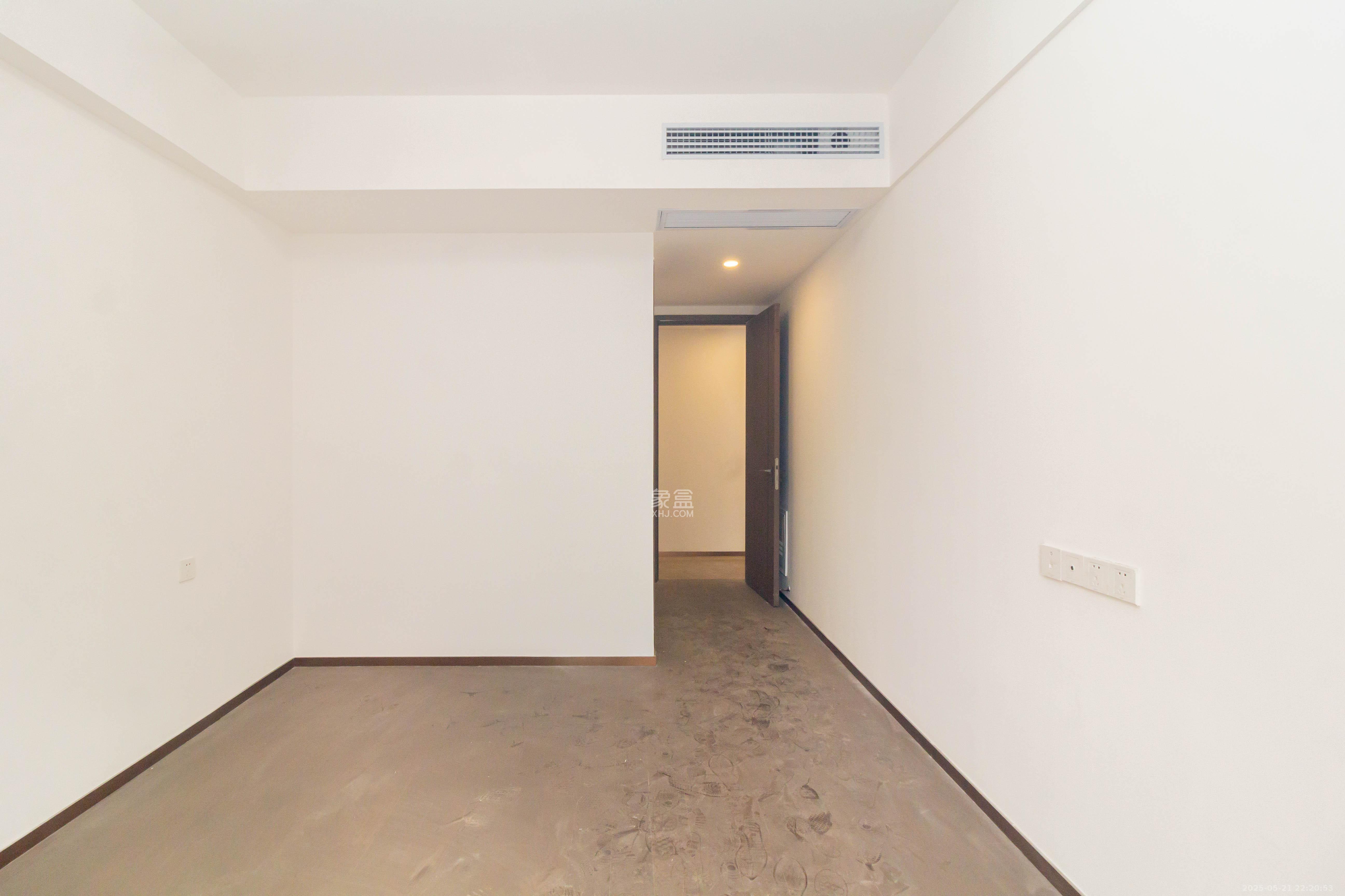金茂建发观悦  4室2厅2卫   275.00万卧室