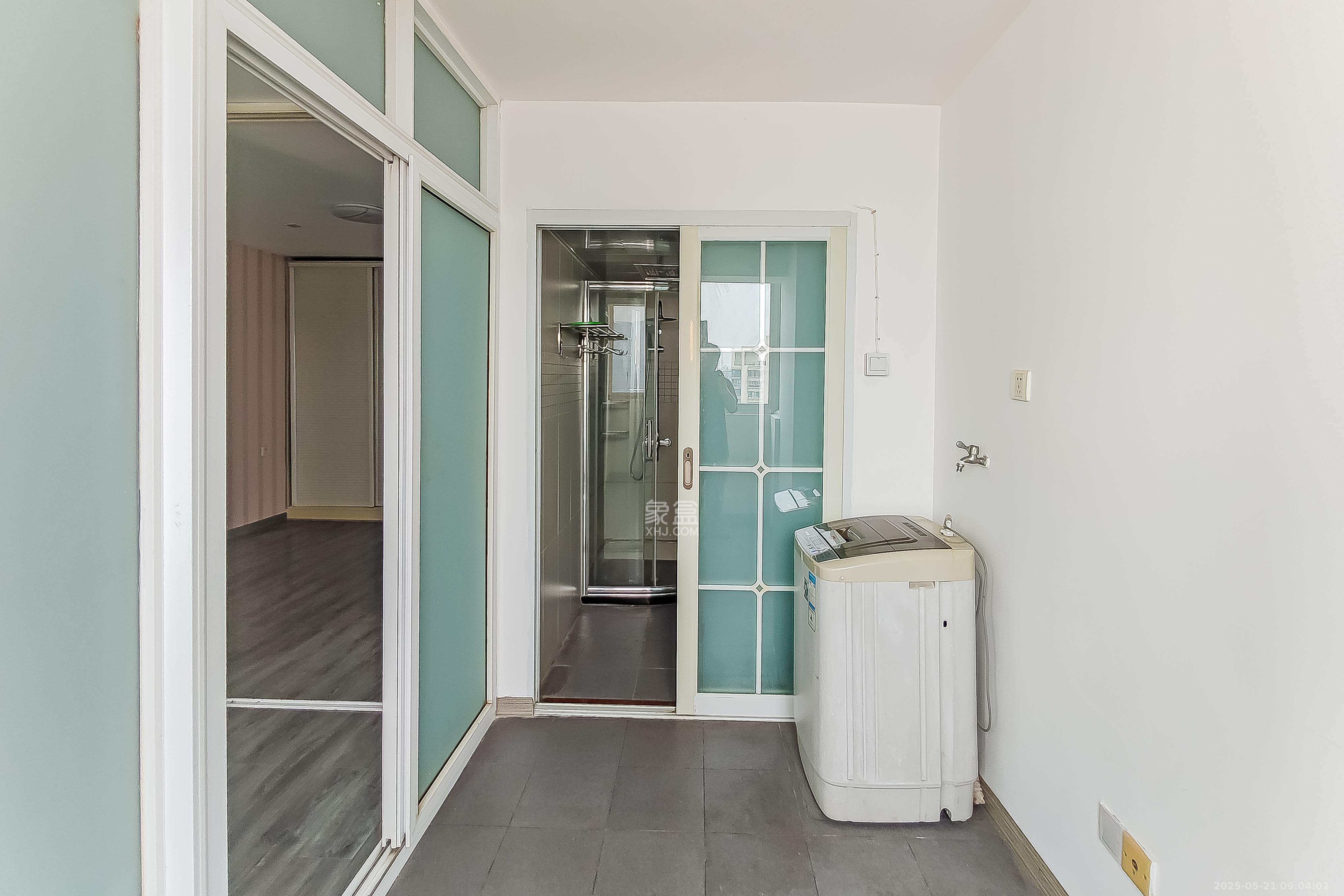 宏景名厦 2室1厅2卫 52.0万 宏景名厦 2室1厅2卫 52.0万阳台