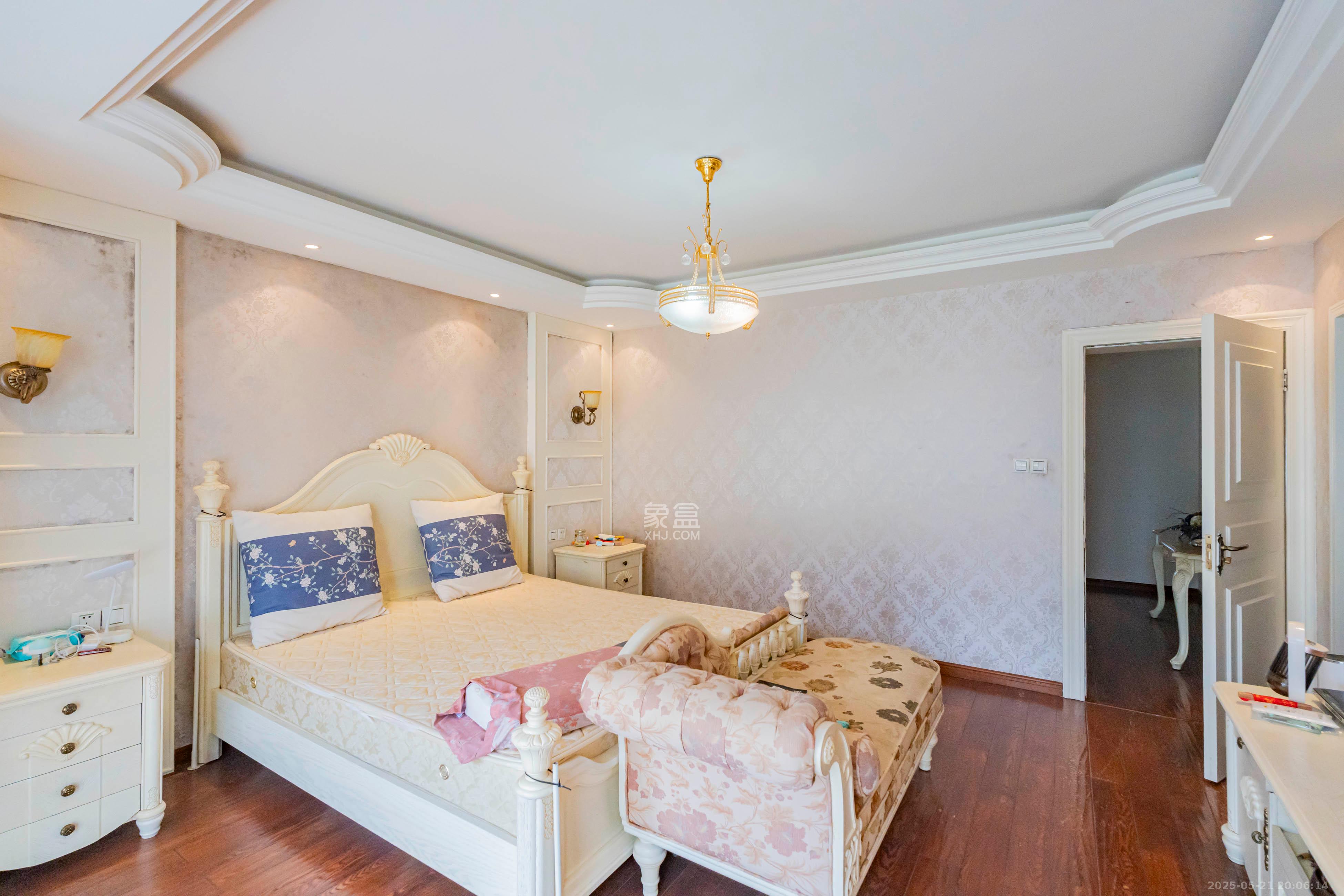 御景龙城  6室3厅4卫    238.0万 御景龙城  6室3厅4卫    238.0万卧室