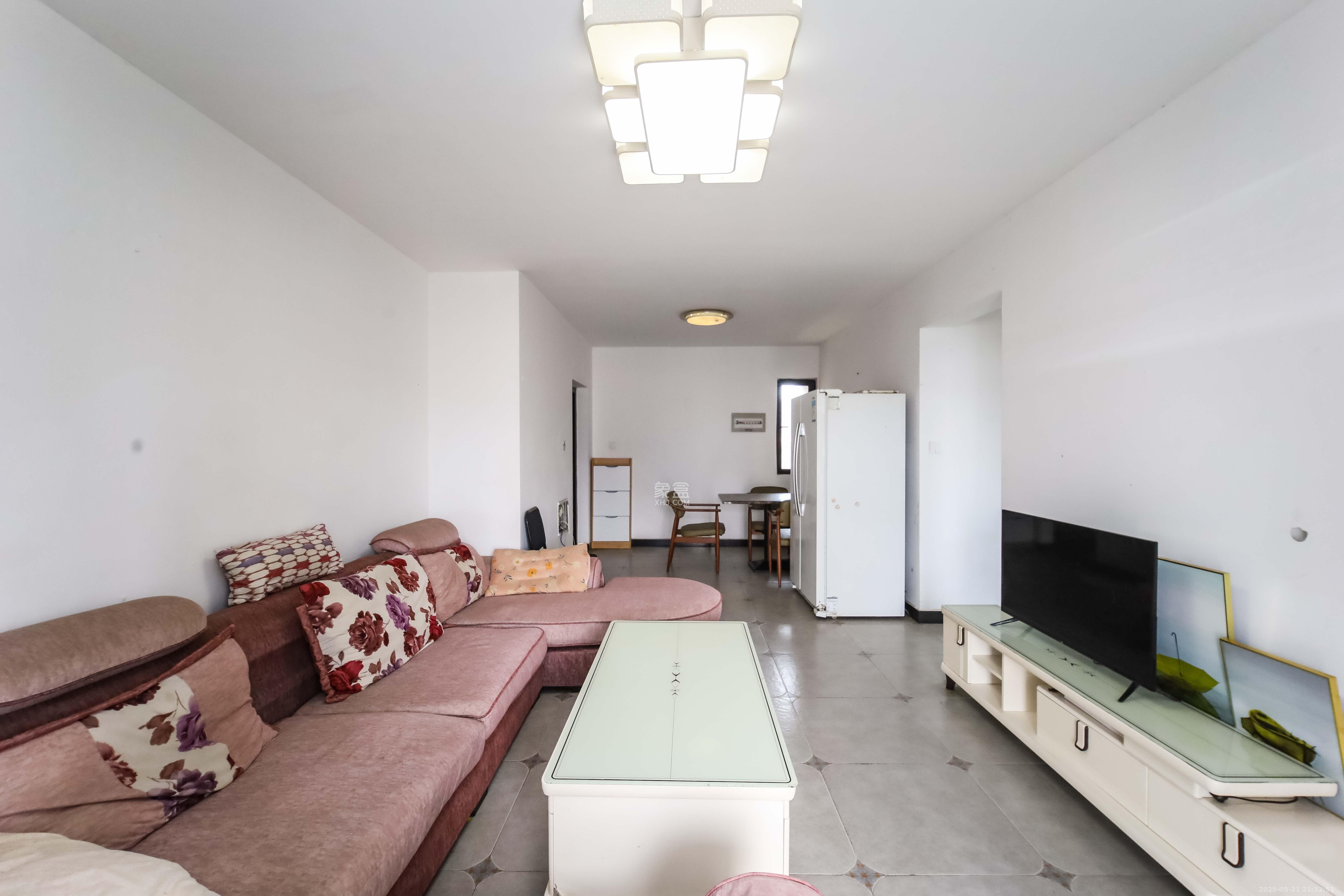 中欣楚天熙苑 1室2厅2卫 100.0万 中欣楚天熙苑 1室2厅2卫 100.0万客厅