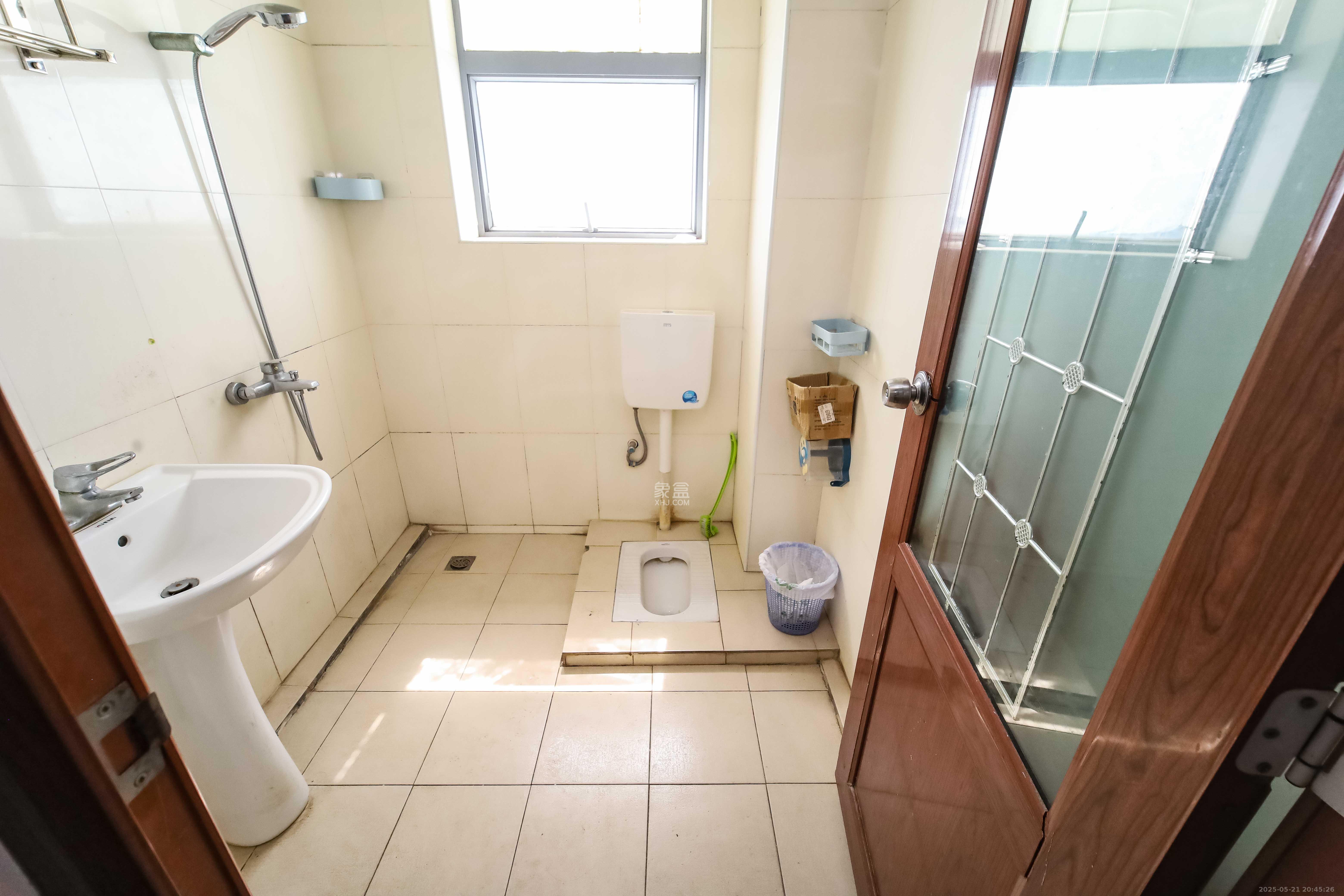 银港水晶城  2室2厅1卫    66.0万 银港水晶城  2室2厅1卫    66.0万卫生间