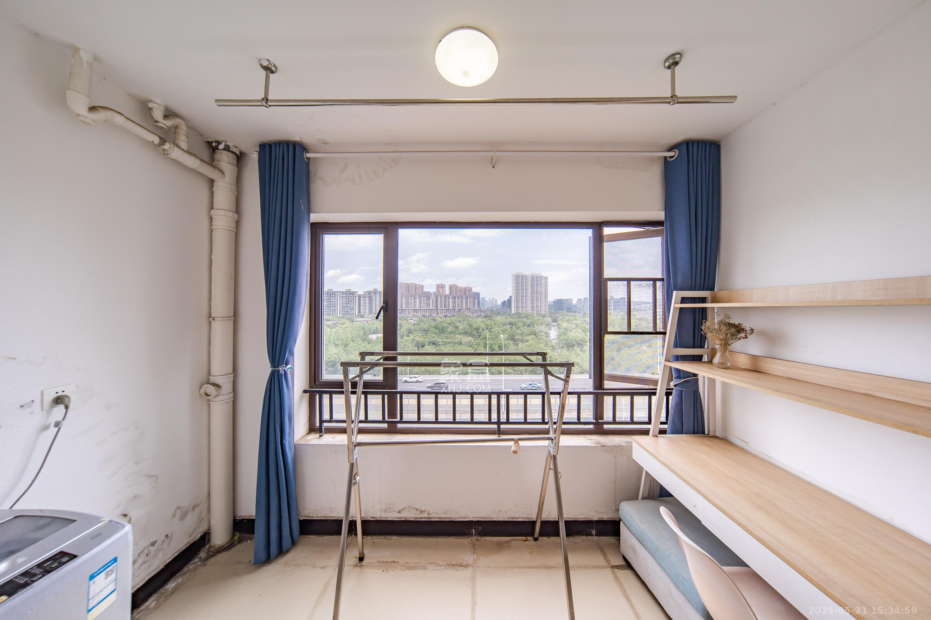 洋湖18克拉（旷远洋湖18克拉）  3室2厅2卫    100.0万阳台