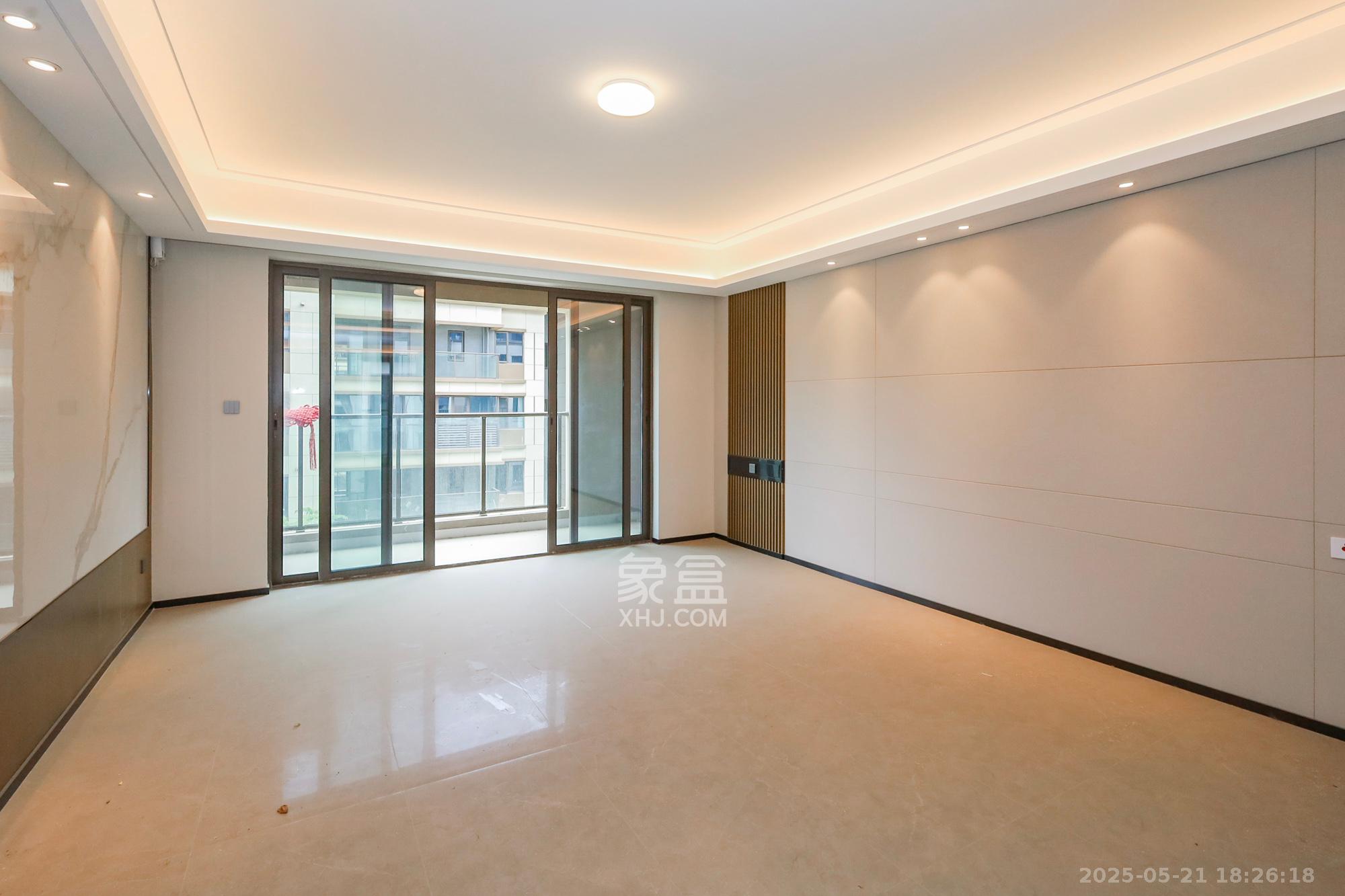 正荣滨江紫阙台  4室2厅2卫    398.0万 正荣滨江紫阙台  4室2厅2卫    398.0万客厅