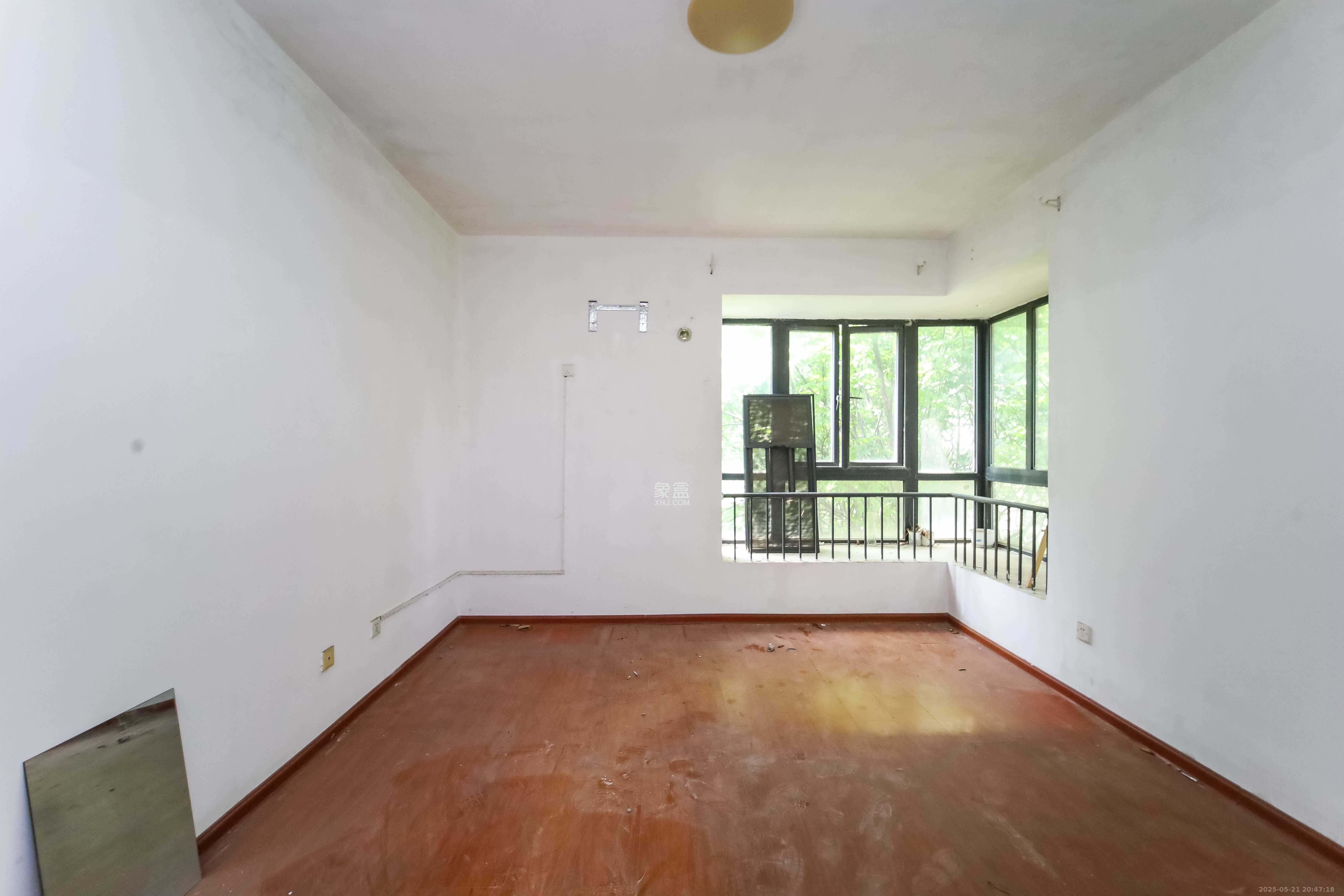 长房东郡  4室2厅2卫    210.0万 长房东郡  4室2厅2卫    210.0万卧室