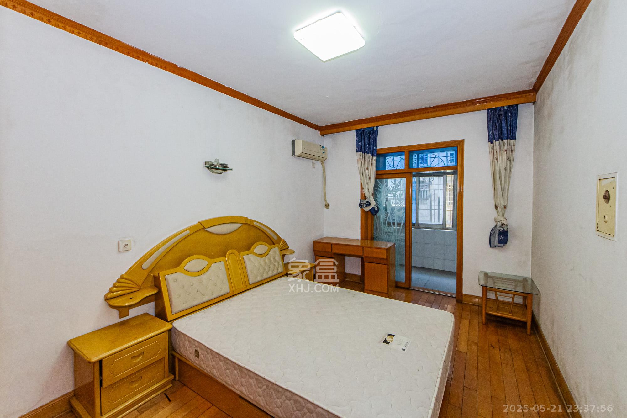 江南苑  3室2厅2卫    79.8万卧室