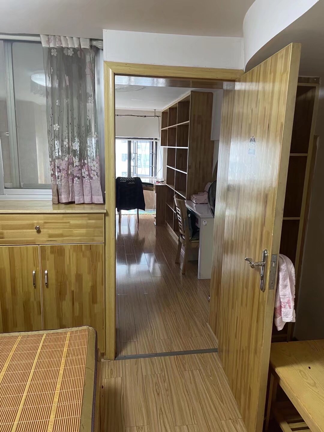 龙泰上品  1室1厅2卫   38.80万客厅