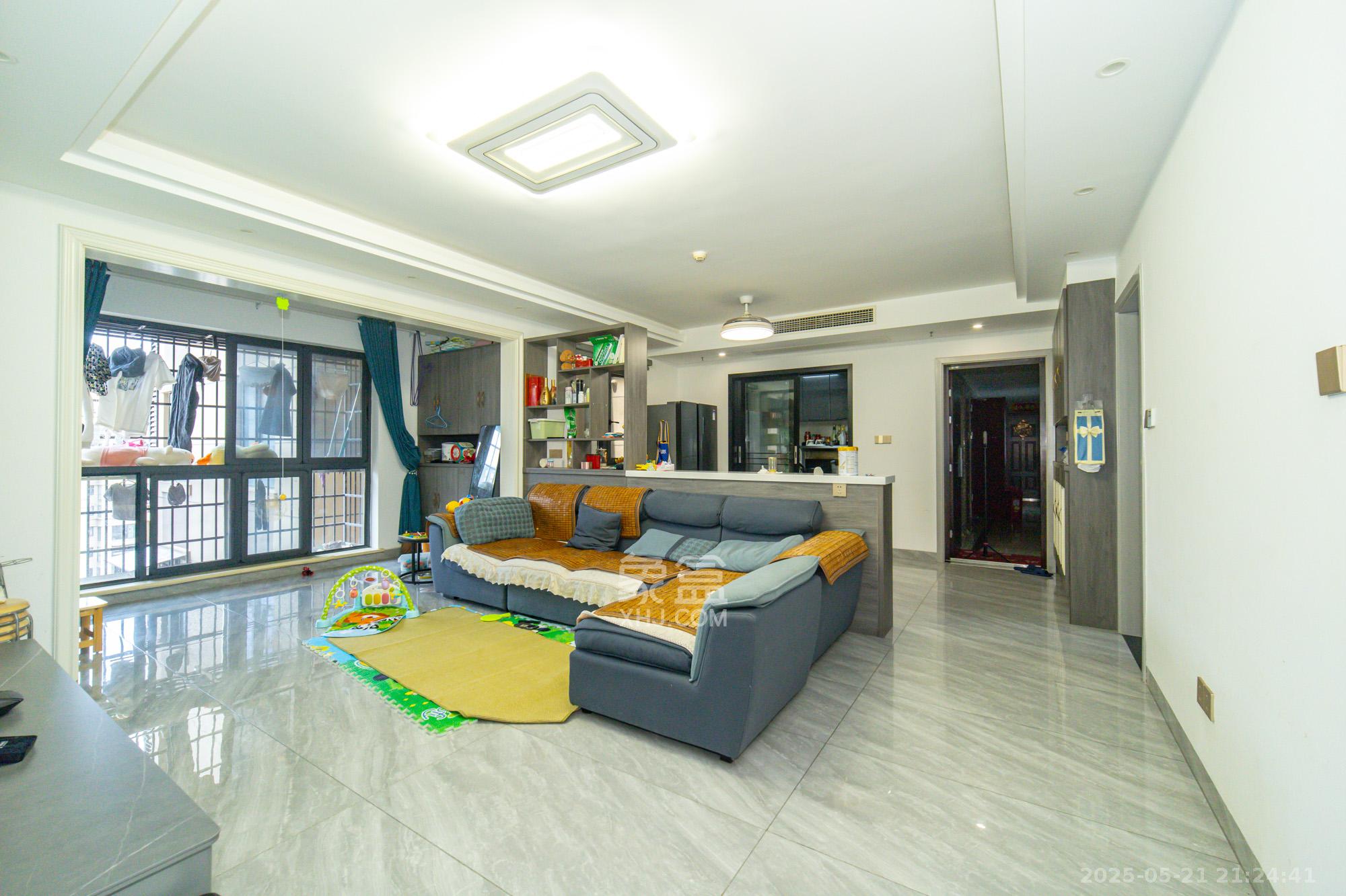 金科时代中心 3室2厅1卫 101.8万 金科时代中心 3室2厅1卫 101.8万客厅