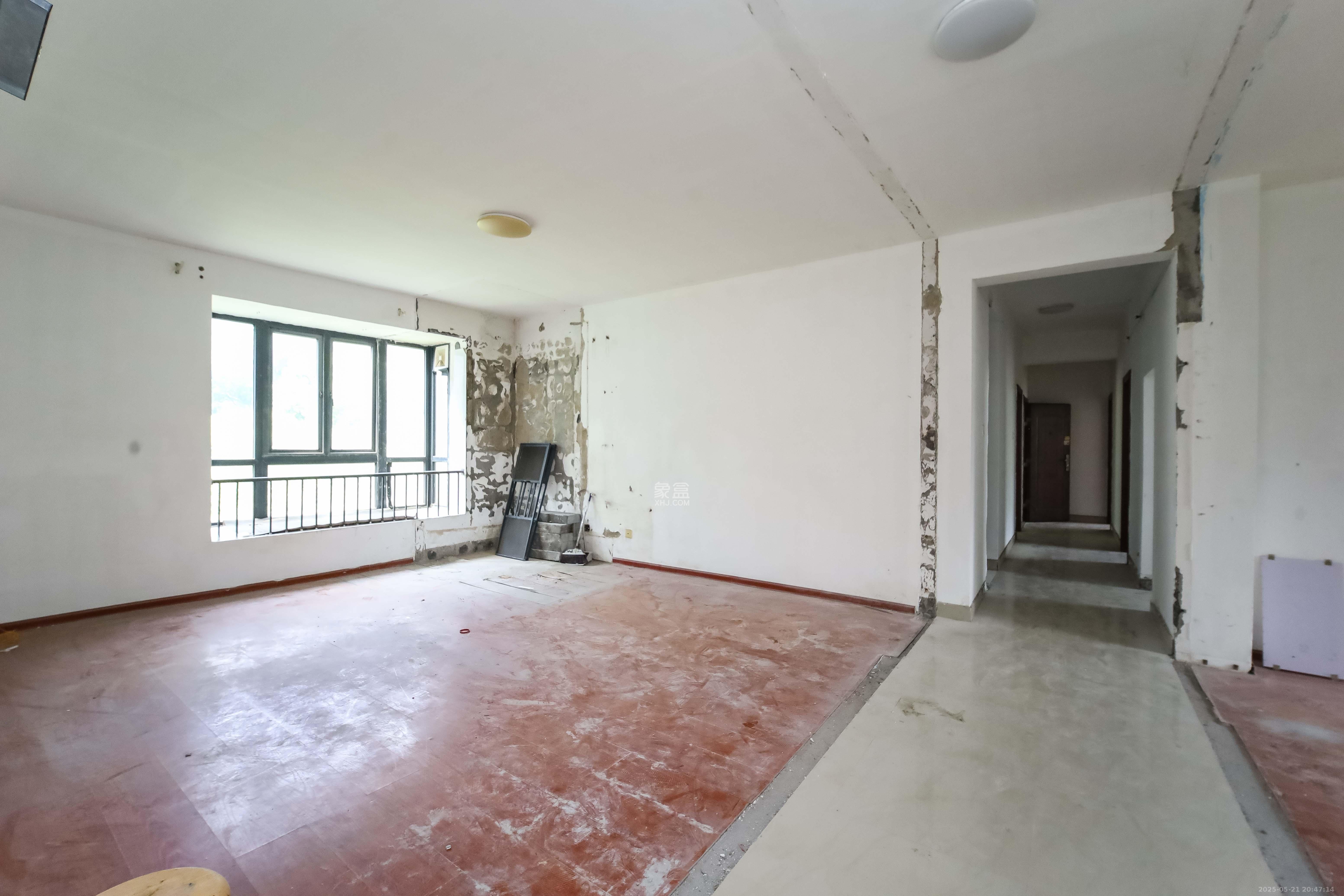 长房东郡  4室2厅2卫    210.0万 长房东郡  4室2厅2卫    210.0万客厅