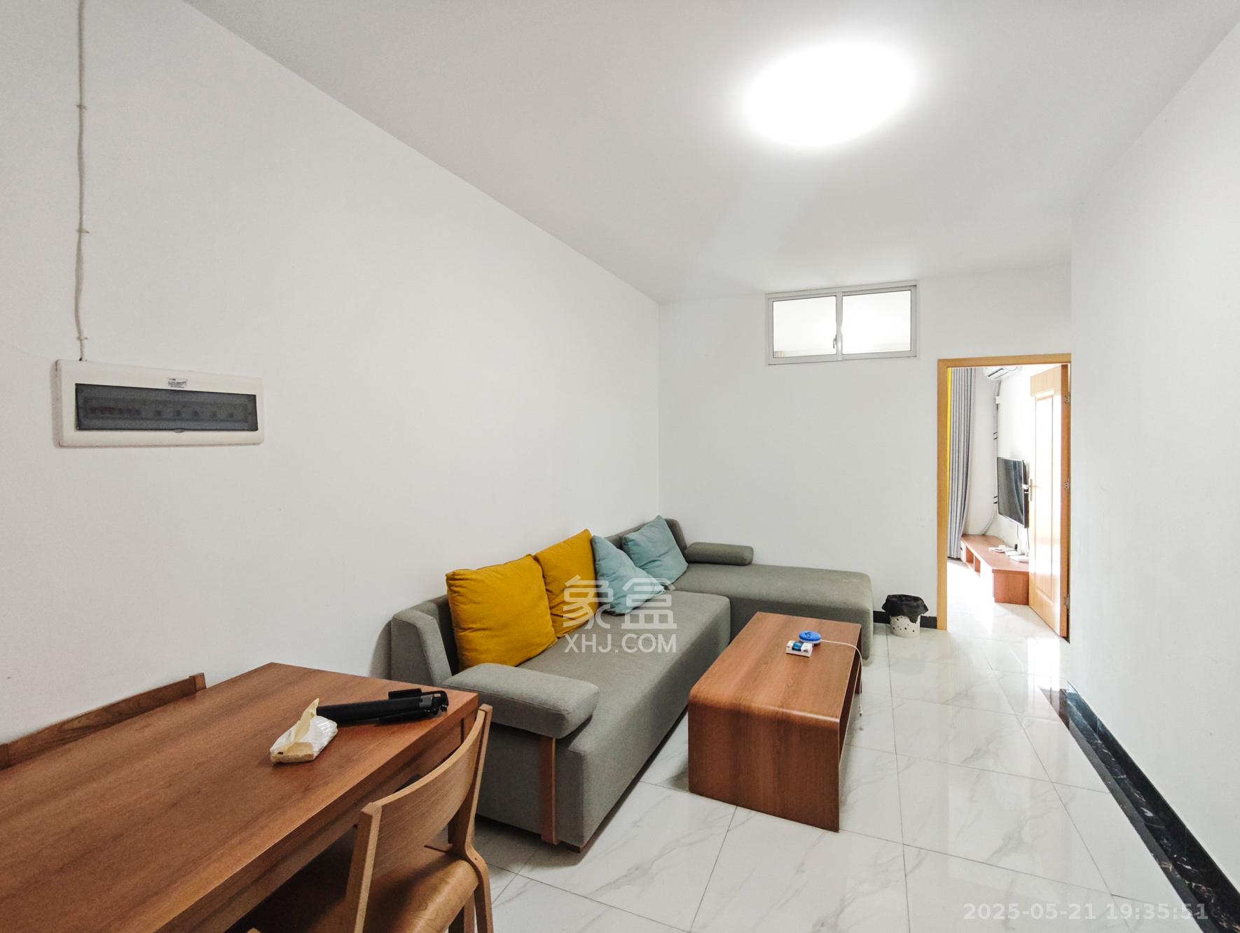 新华联铜官窑古镇  2室2厅1卫    51.8万 新华联铜官窑古镇  2室2厅1卫    51.8万客厅