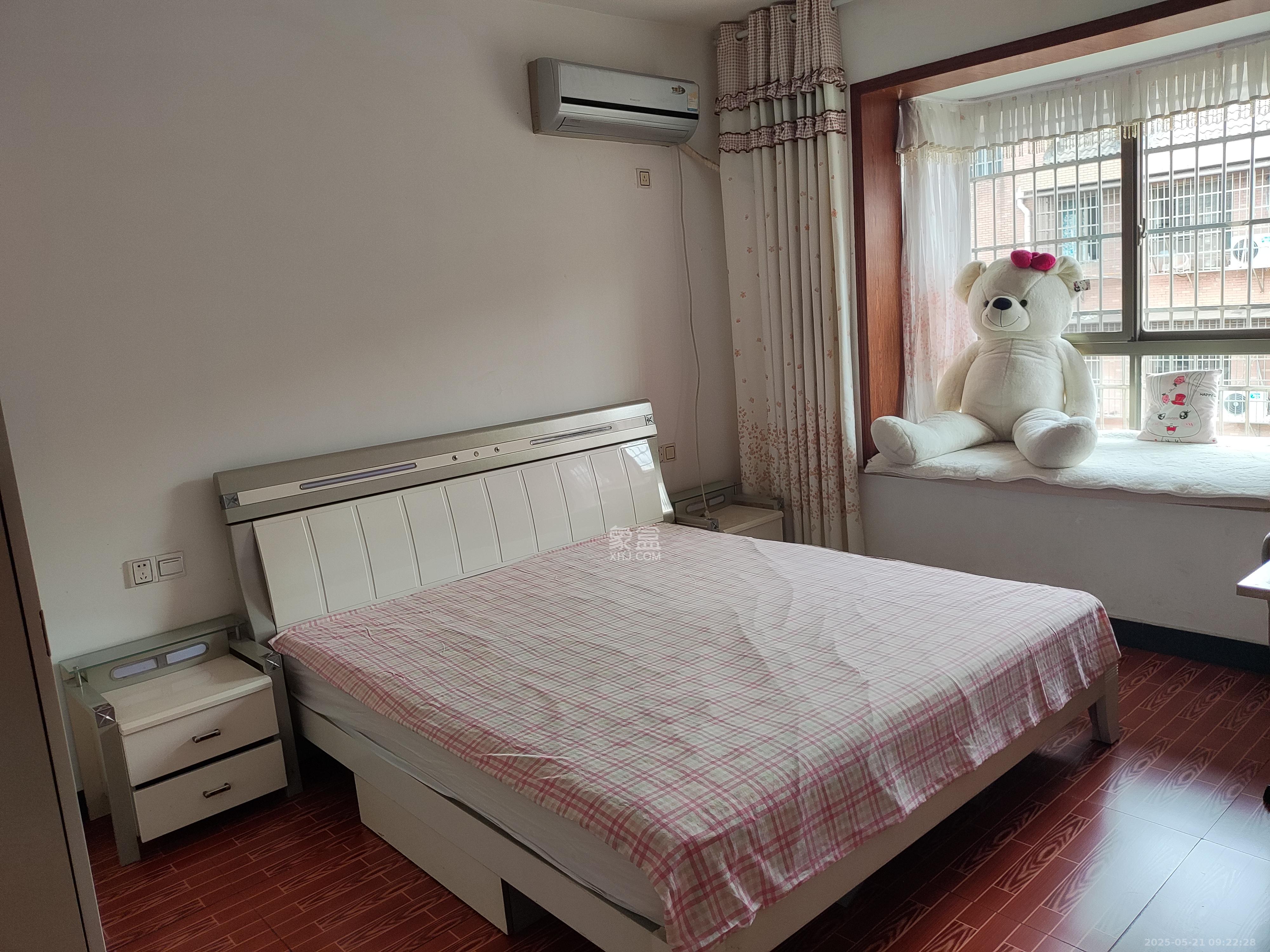 新路小区 3室2厅2卫 1800.0元/月 新路小区 3室2厅2卫 1800.0元/月室内图