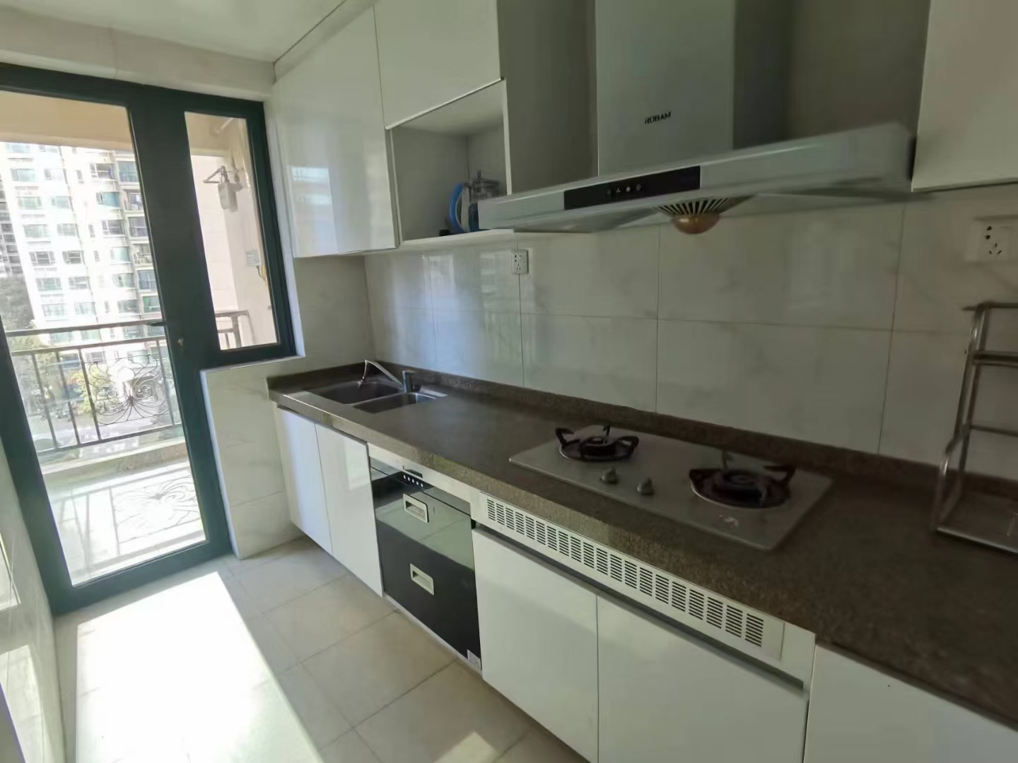 恒大绿洲 3室2厅2卫 1800.0元/月 恒大绿洲 3室2厅2卫 1800.0元/月室内图