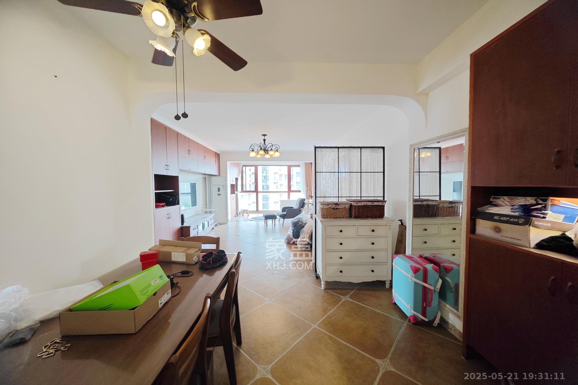 中江佳境天成  3室2厅2卫    108.0万客厅