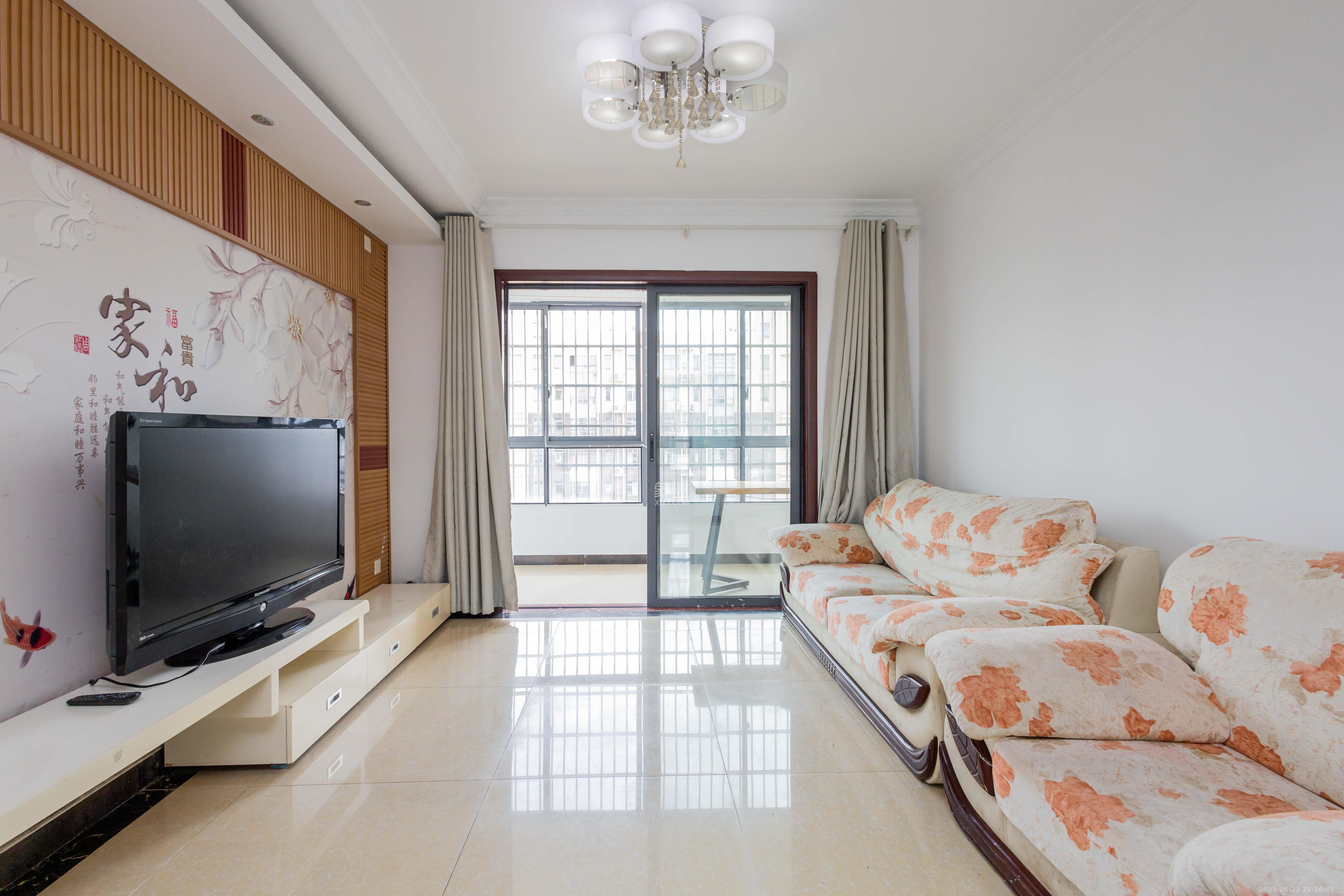 中国铁建国际城二期 3室2厅1卫 59.0万 中国铁建国际城二期 3室2厅1卫 59.0万客厅