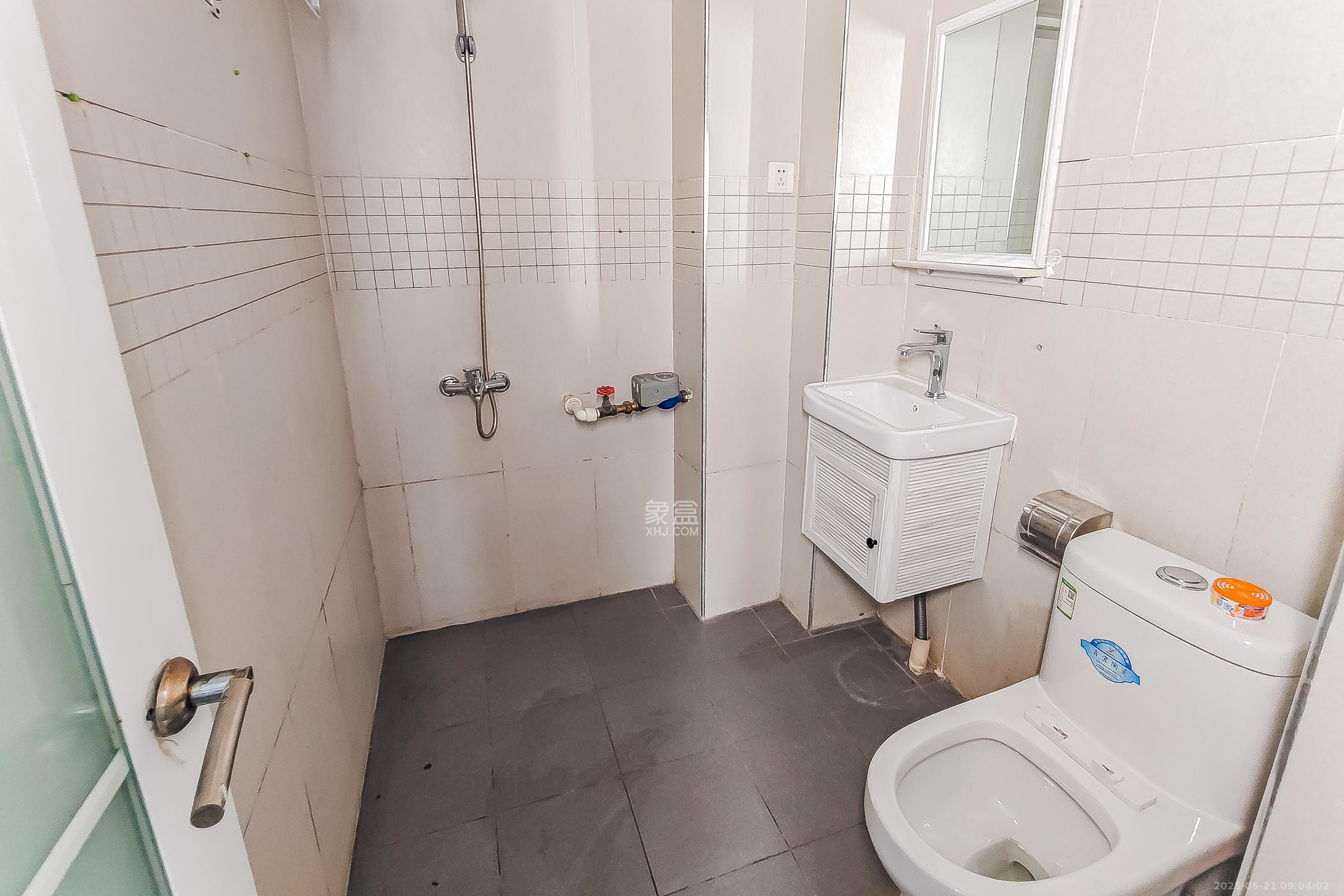 宏景名厦 2室1厅2卫 52.0万 宏景名厦 2室1厅2卫 52.0万卫生间