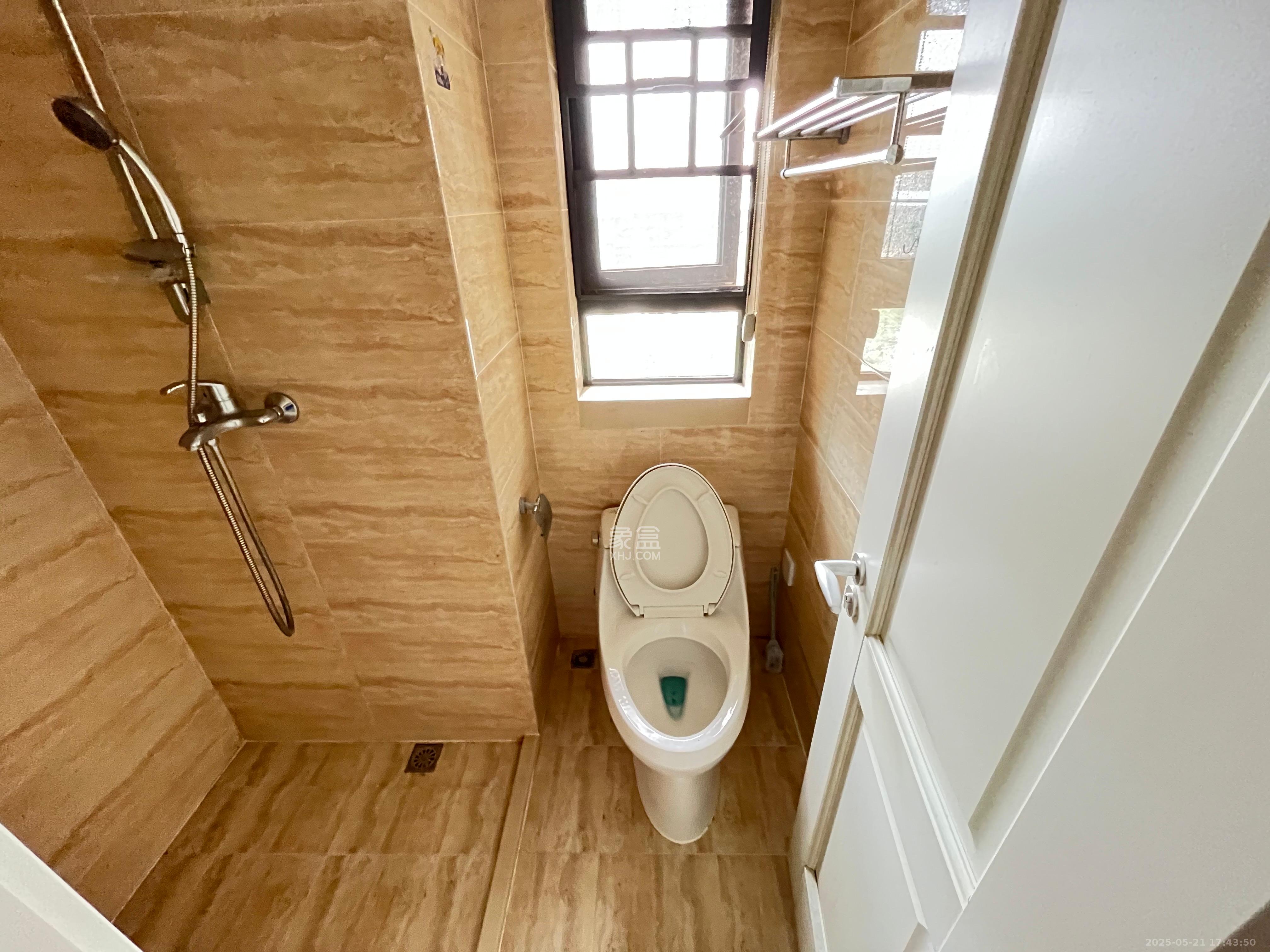 万科魅力之城观澜里 3室2厅2卫 2100.0元/月 万科魅力之城观澜里 3室2厅2卫 2100.0元/月室内图