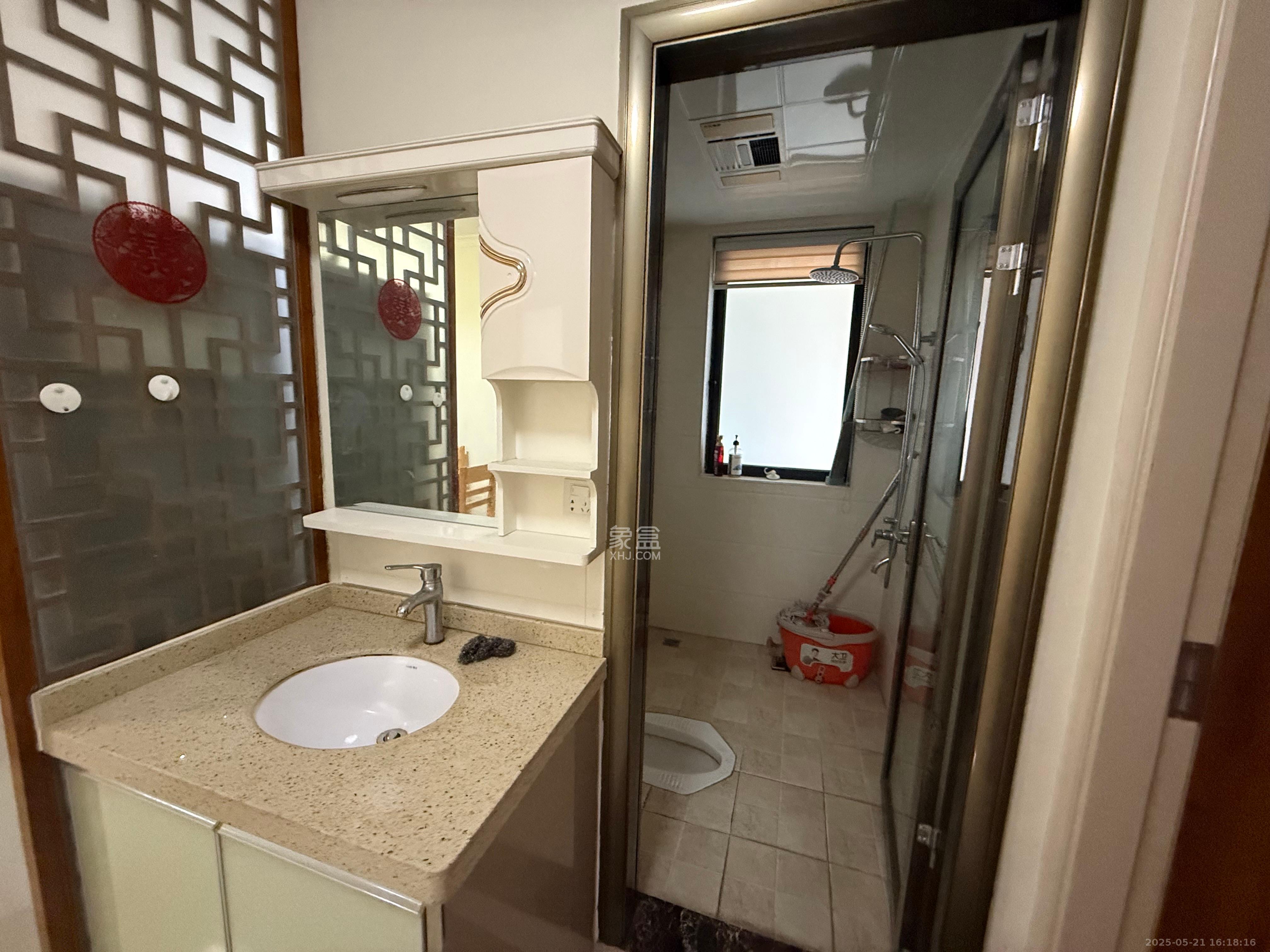 三一街区  3室2厅1卫    2100.0元/月室内图